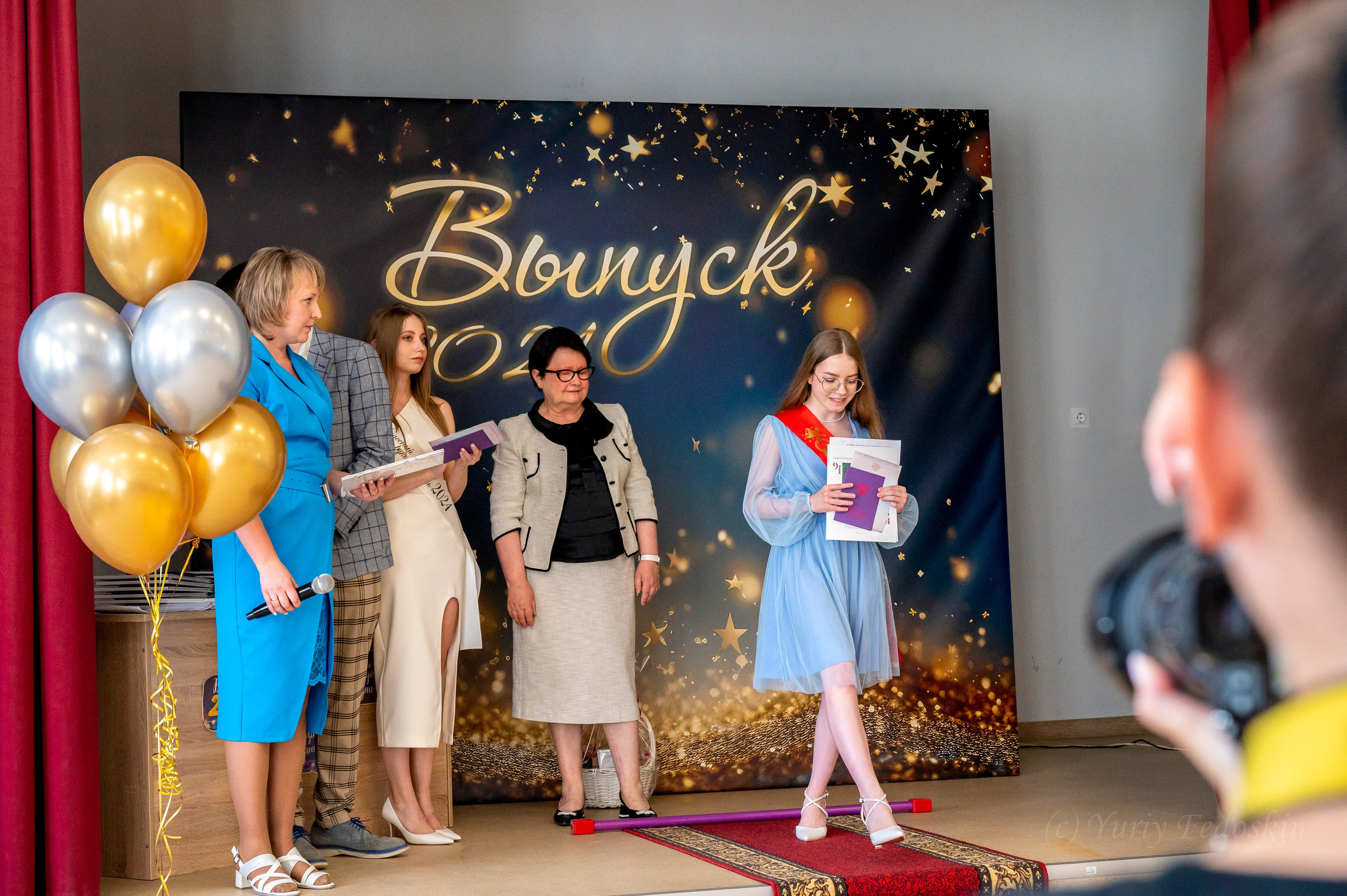 Репортаж о выпускном 9 классов в школе № 7 города Королёва, 26.06.24г. Профессиональный фотограф интерьеров в Москве Юрий Федоскин