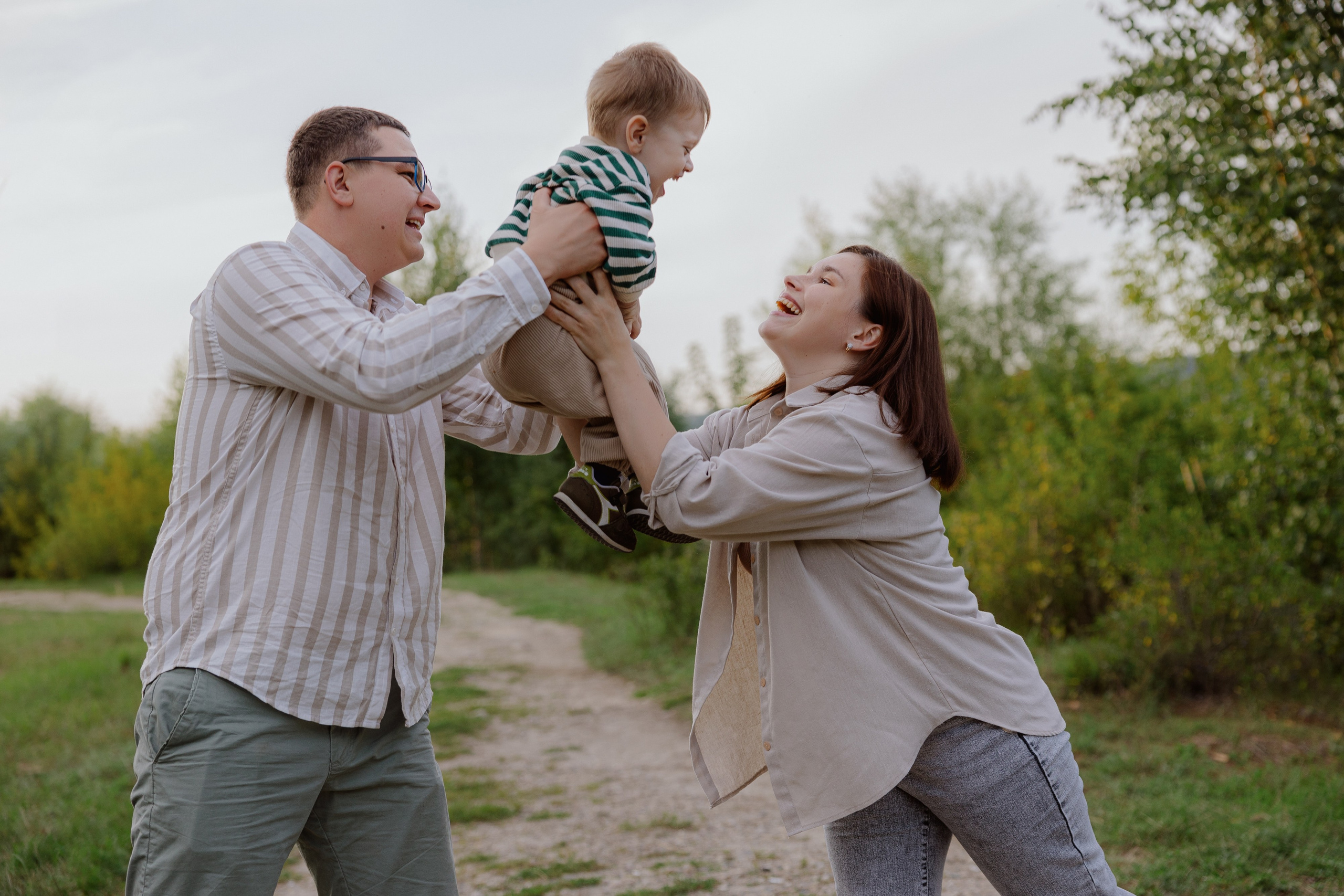 Семейная прогулка на бульваре в Кинешме. Артем Розанов фотограф в Иванове фотограф в Кинешме