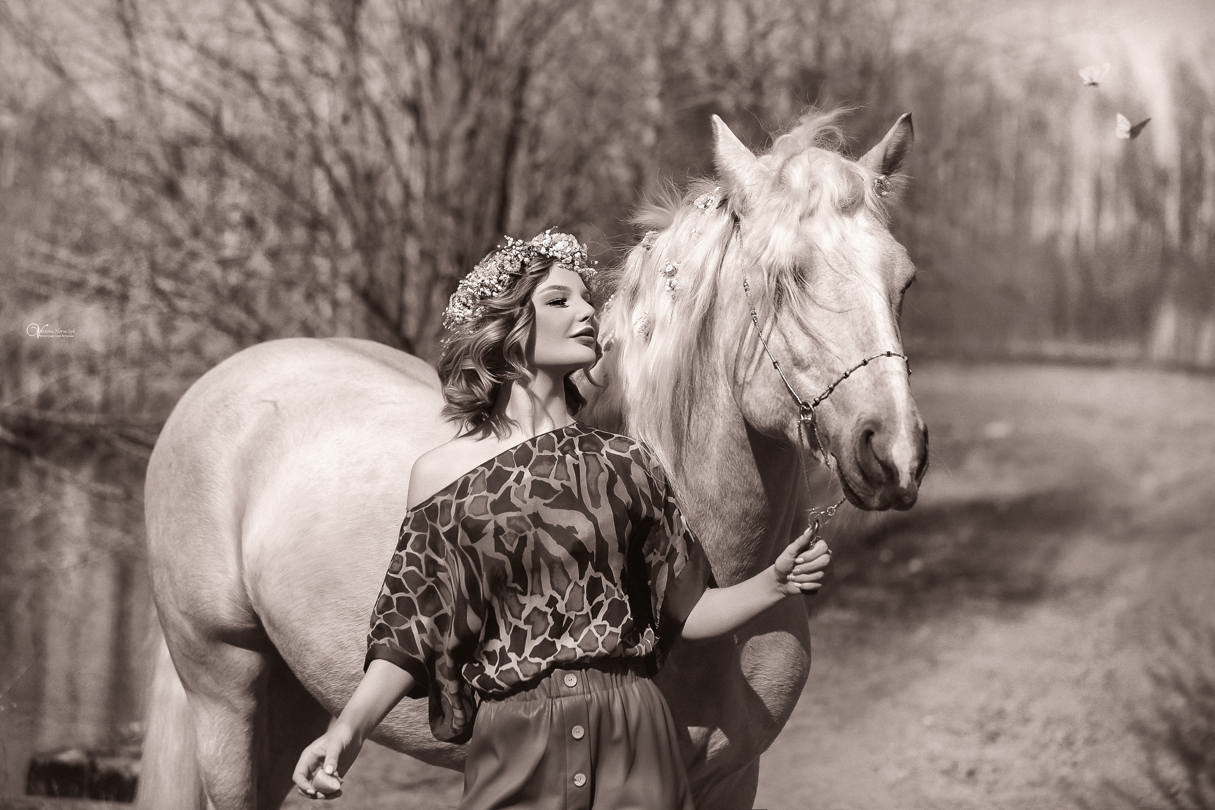 Весенняя конная фотосессия с конем и цветами. Фотограф женский и мужской портрет Санкт-Петербург