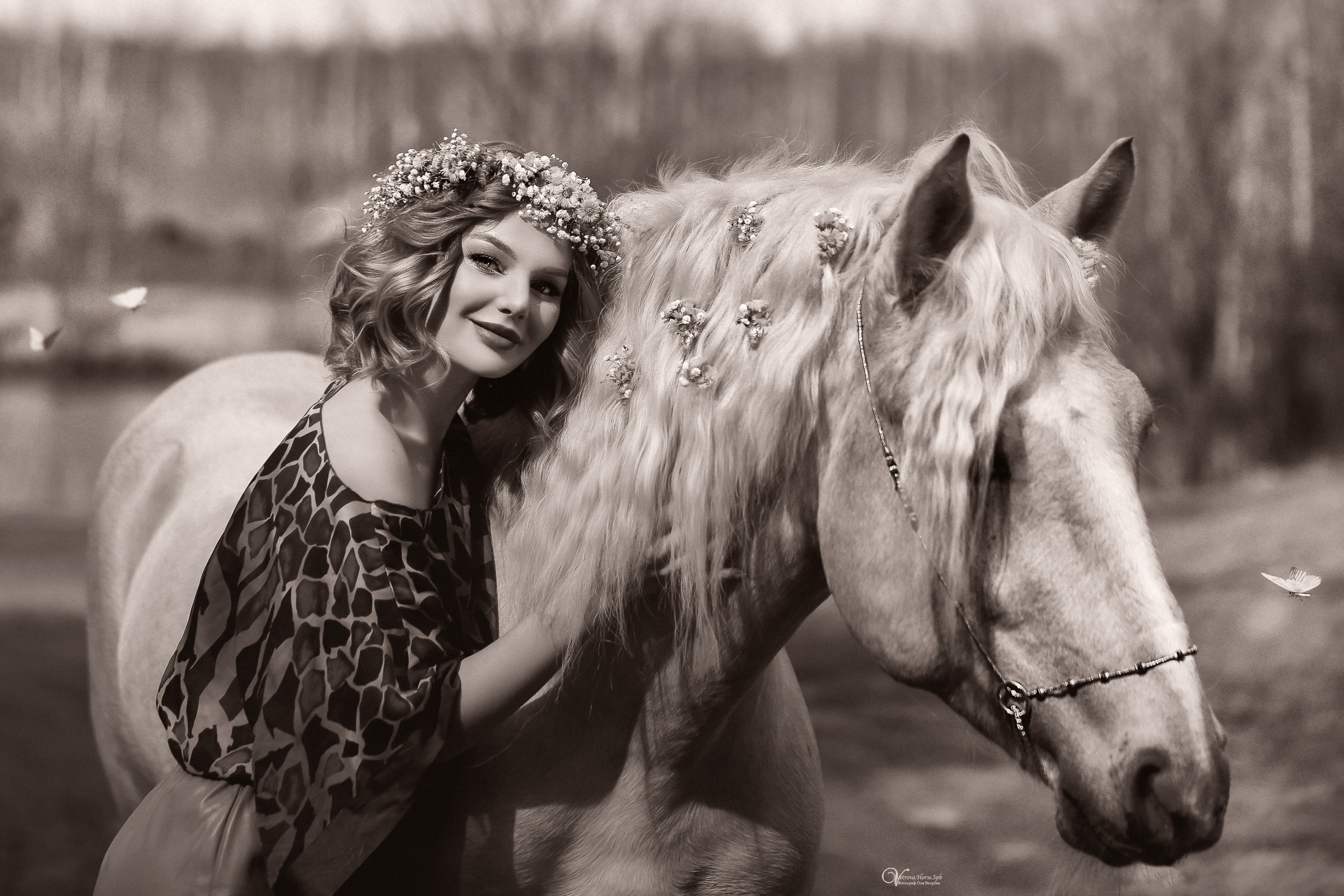 Весенняя конная фотосессия с конем и цветами. Фотограф женский и мужской портрет Санкт-Петербург