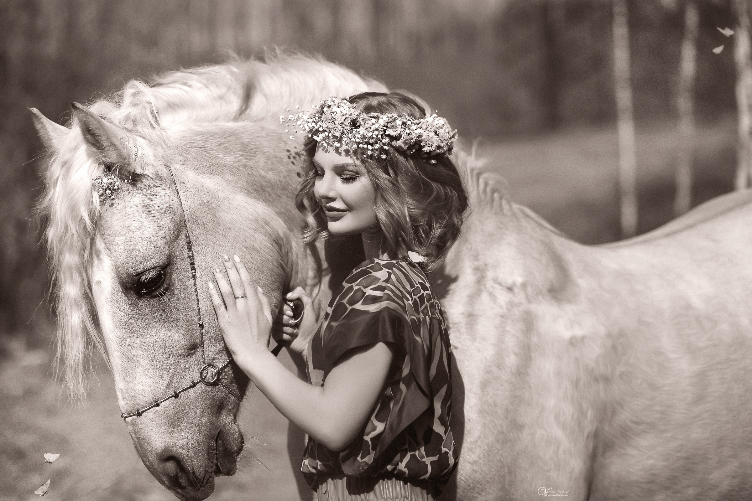 Весенняя конная фотосессия с конем и цветами. Фотограф женский и мужской портрет Санкт-Петербург