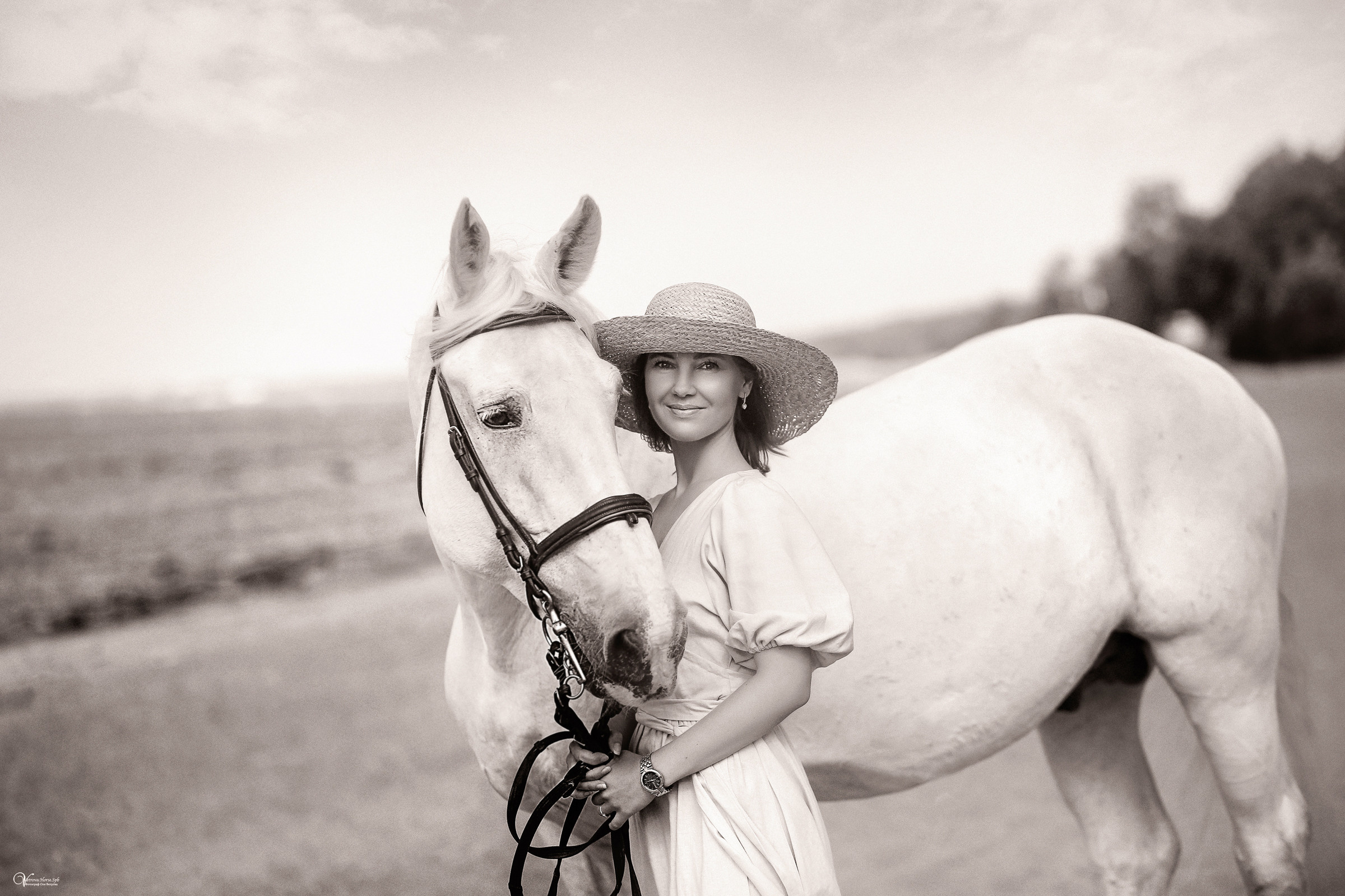 Фотосессия с белым конем на заливе. Фотограф женский и мужской портрет Санкт-Петербург