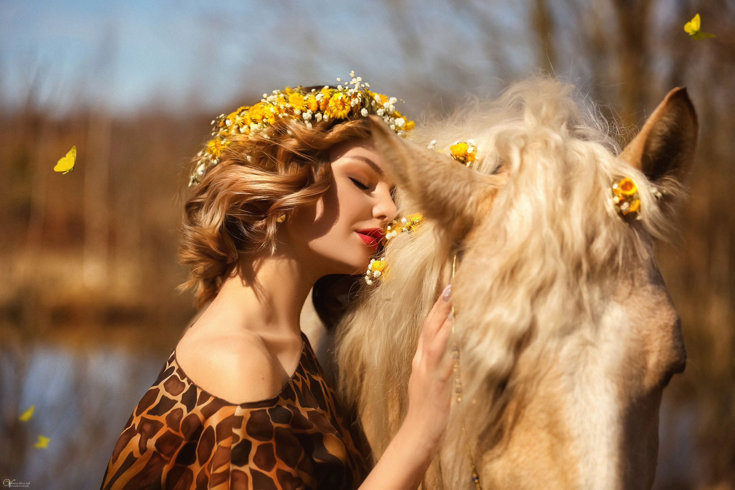 Весенняя конная фотосессия с конем и цветами. Фотограф женский и мужской портрет Санкт-Петербург