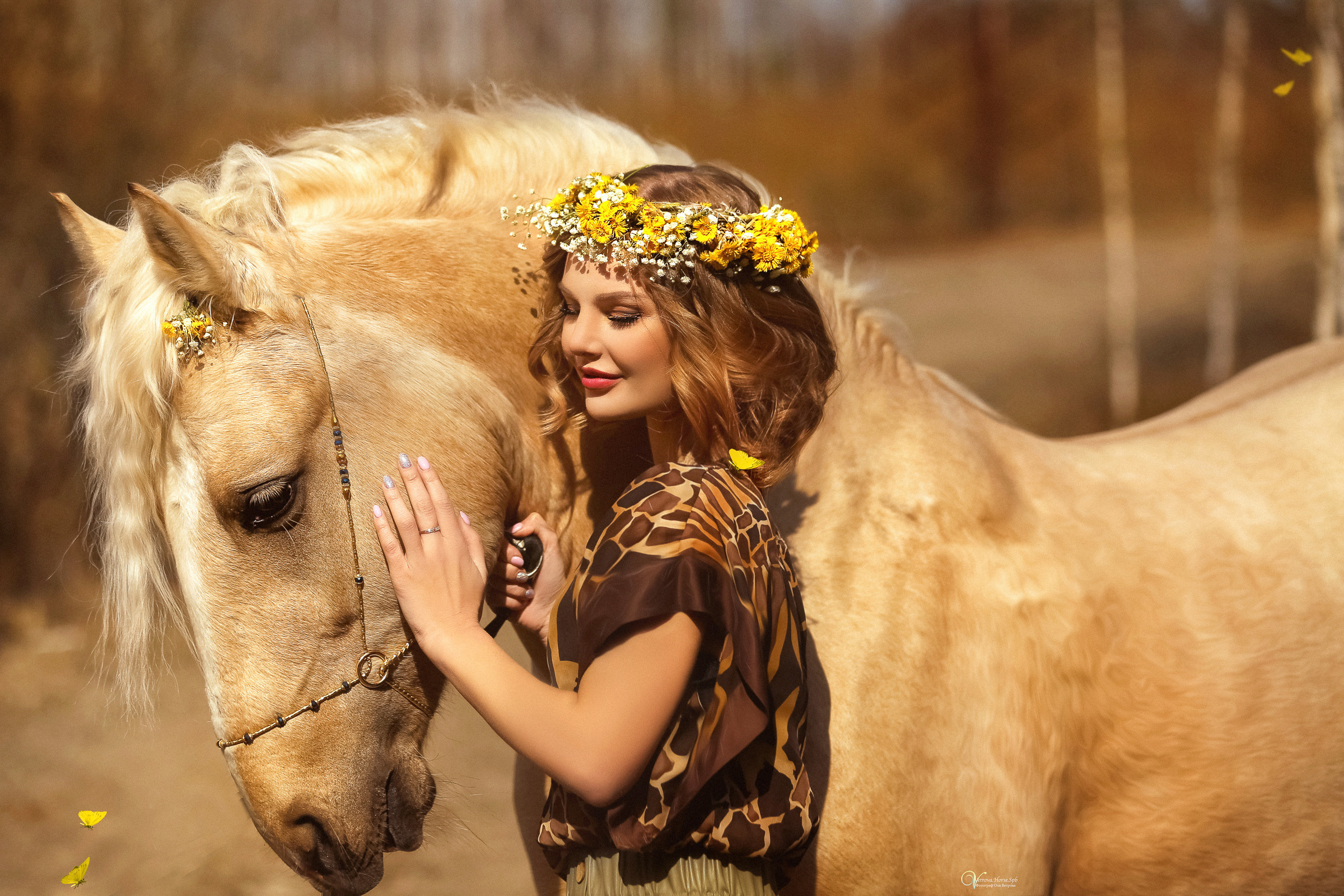 Весенняя конная фотосессия с конем и цветами. Фотограф женский и мужской портрет Санкт-Петербург