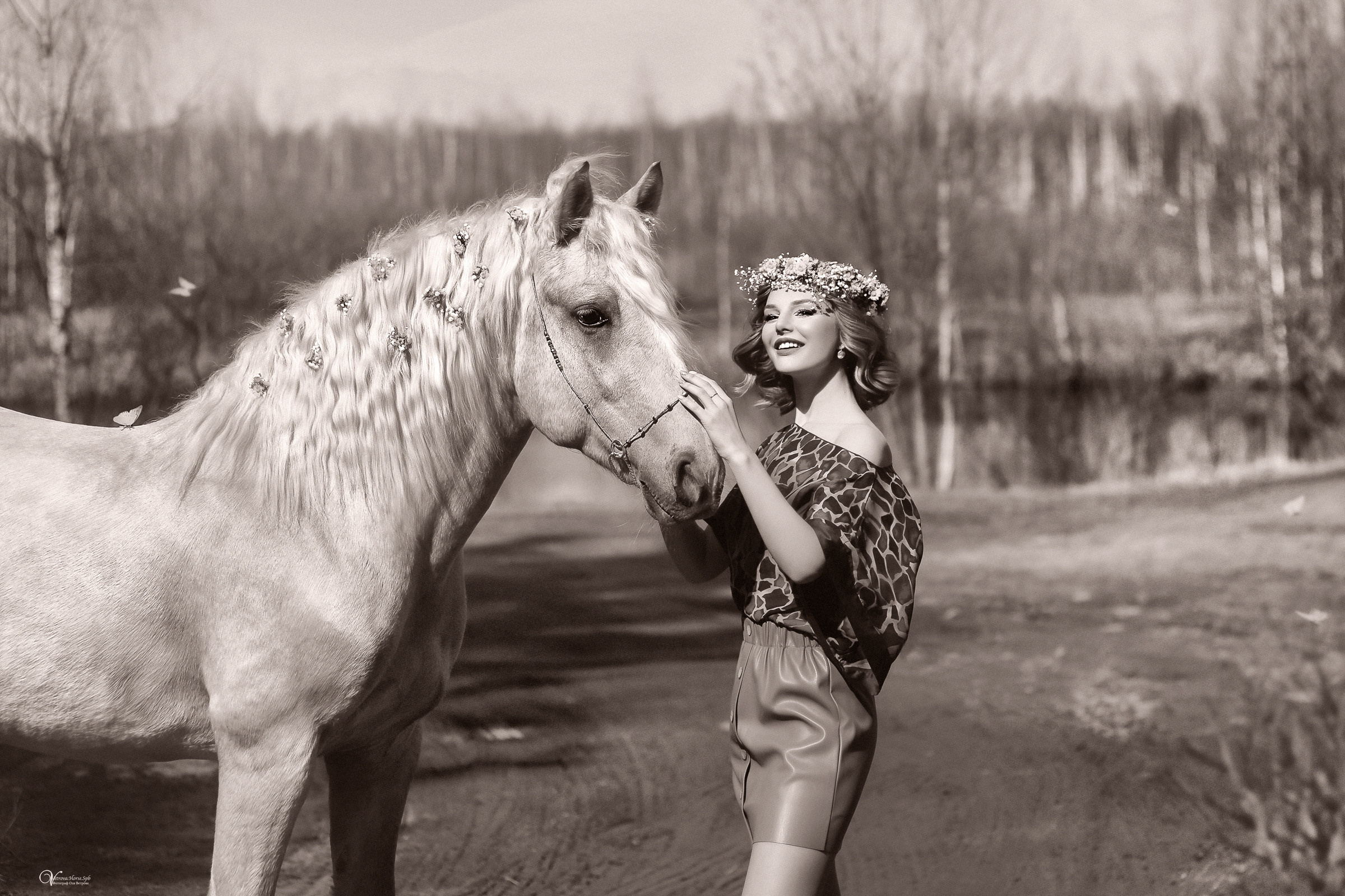 Весенняя конная фотосессия с конем и цветами. Фотограф женский и мужской портрет Санкт-Петербург
