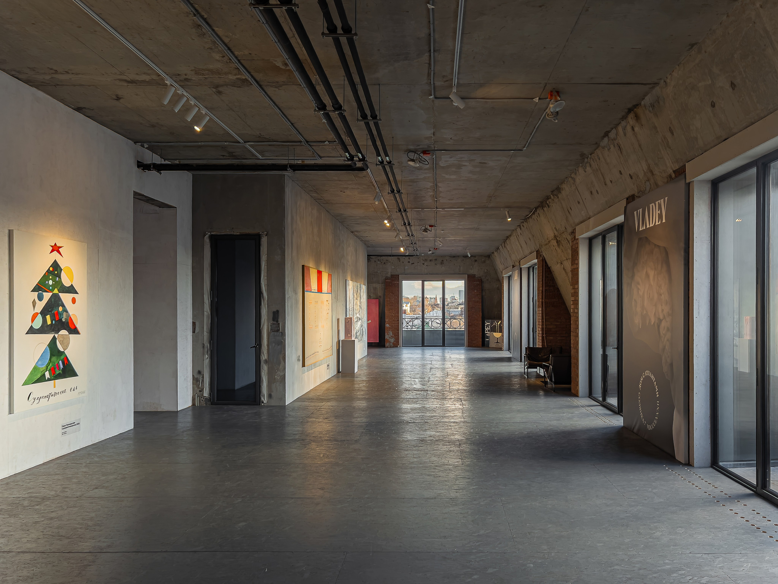 Галерея Vladey, дом с Атлантами. Иван Благушин. Интерьерный и архитектурный фотограф в Москве и Санкт-Петербурге