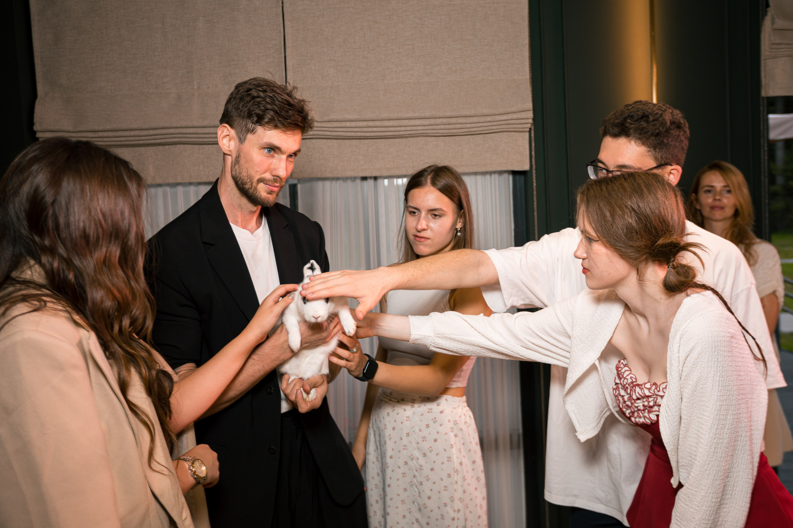 НА МНЕ ЛЕНТА «ВЫПУСКНИК»