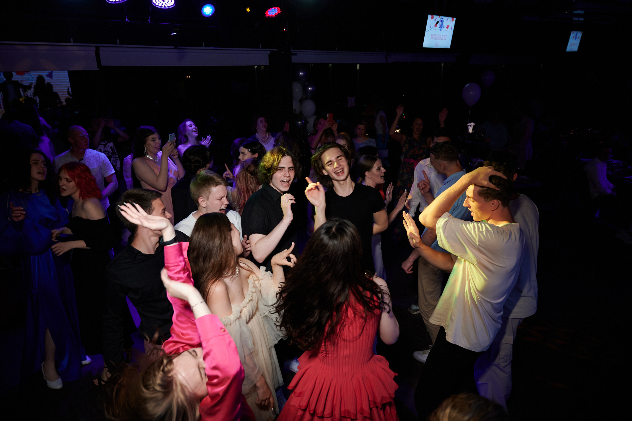 Выпускной 124 школы + video. Профессиональный репортажный фотограф в Самаре Никита Королев