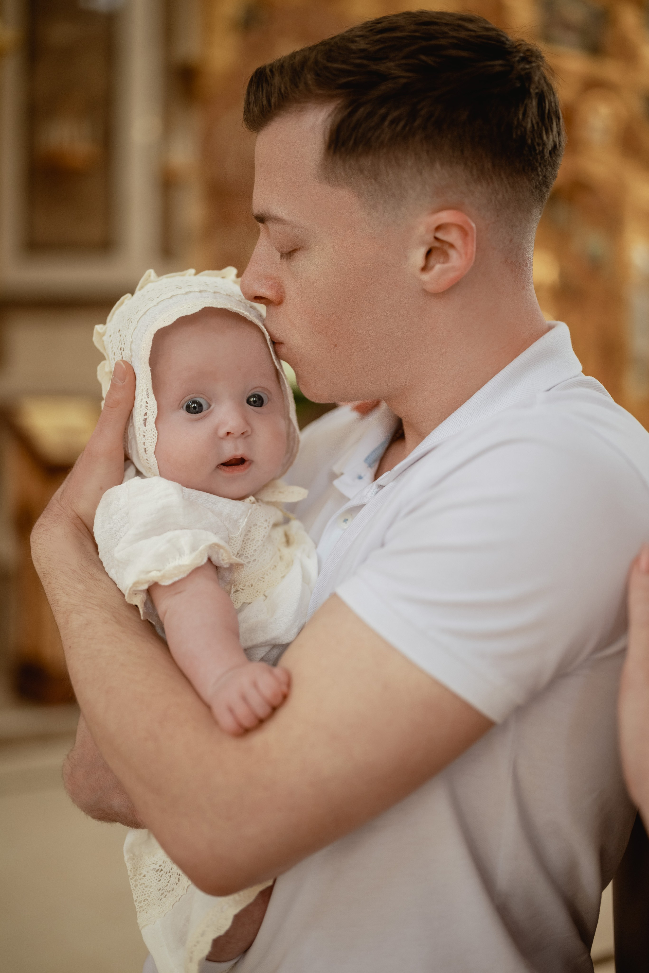 Крещение в храме Петра и Февронии. Юлия Басня семейный и свадебный фотограф в Донецке