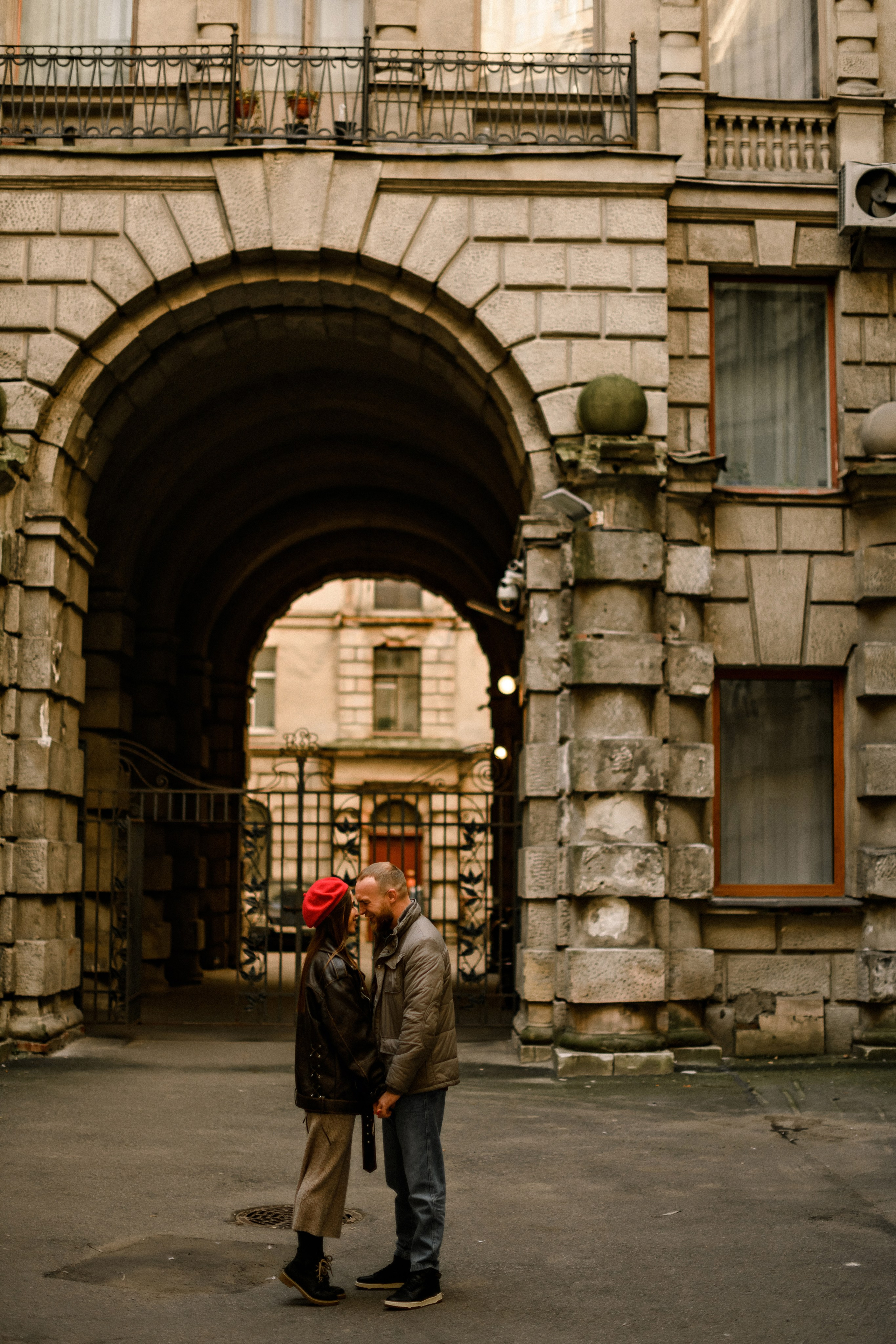 Люба и Коля. Осень на Петроградке. Свадебный фотограф в Санкт-Петербурге София Шубик