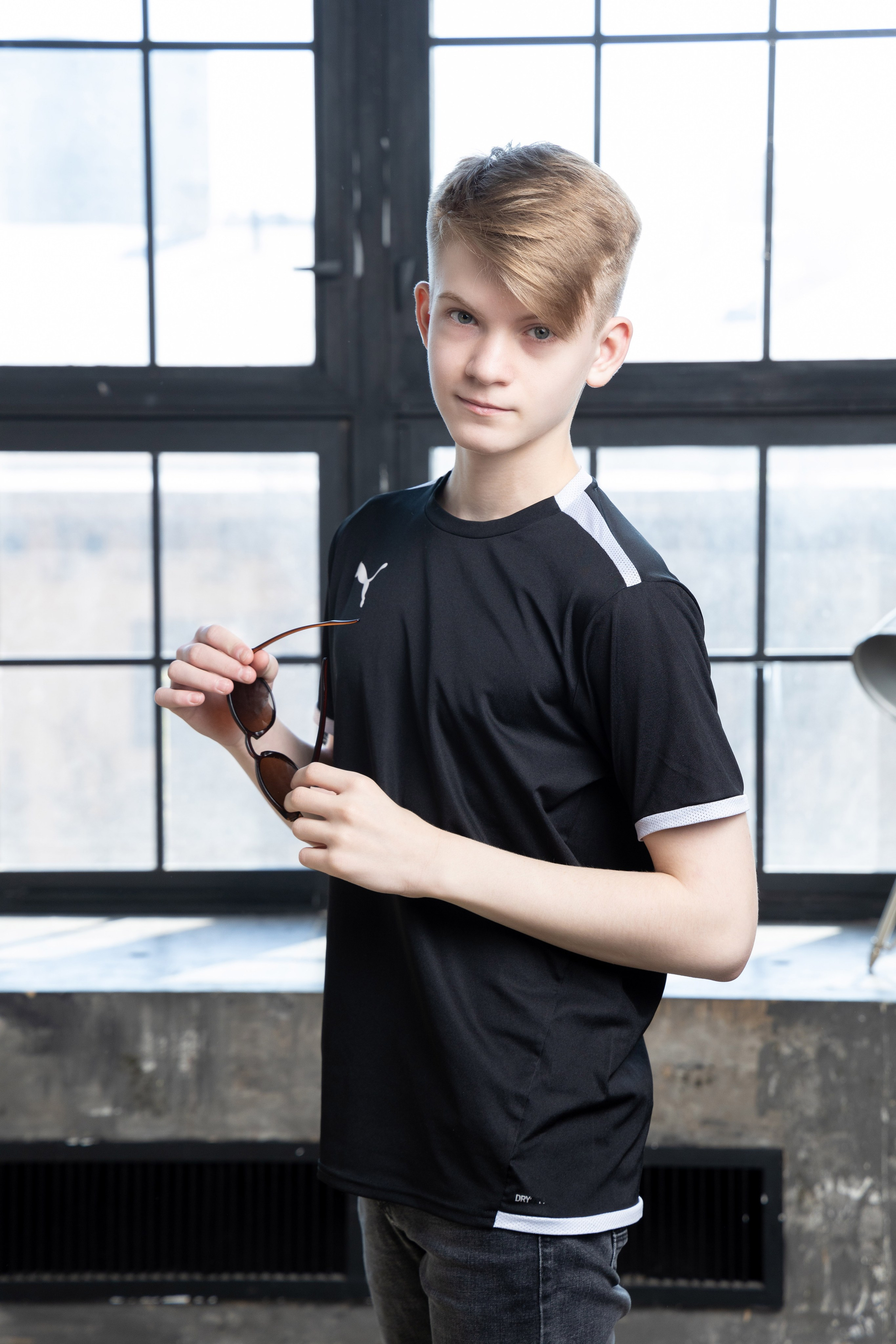 Зал Floyd. Школьная фотосессия в студии. Выпускные альбомы в Москве и Подмосковье