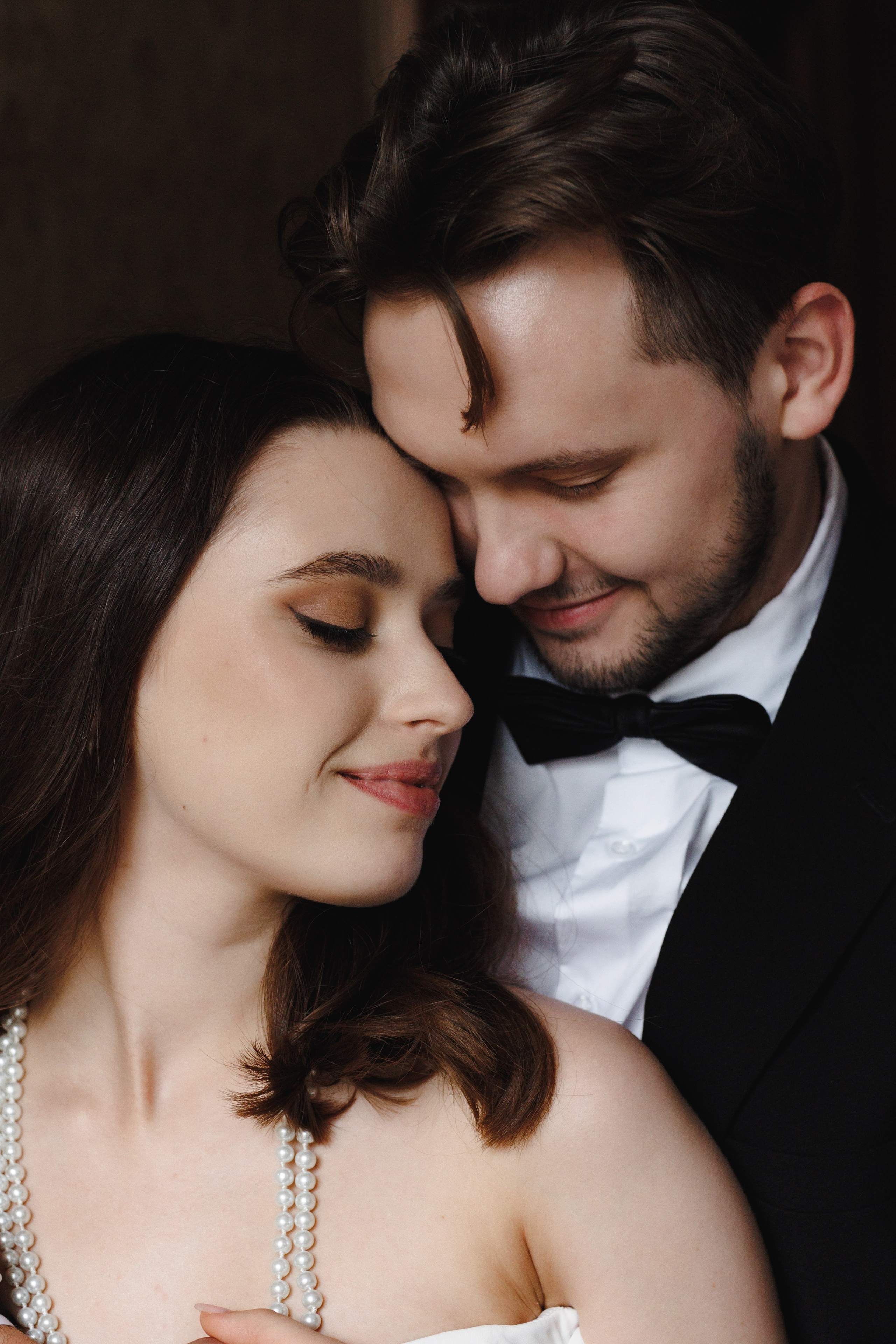 Свадебная фотосессия в квартире-студии. Свадебный фотограф в Москве Мария Крош