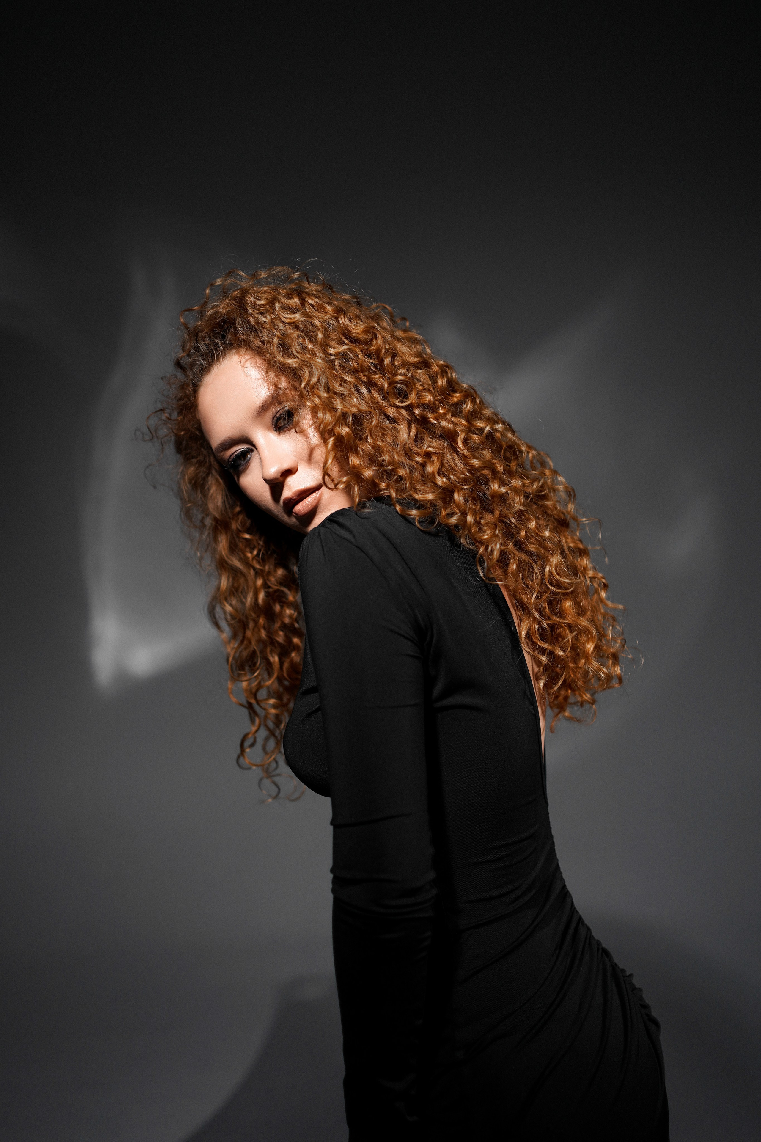 Фотосессия на циклораме с зеркалом. Свадебный фотограф в Ростове-на-Дону. Таинство Крещения и Венчания, семейные фотосессии. Алёна Чёботова