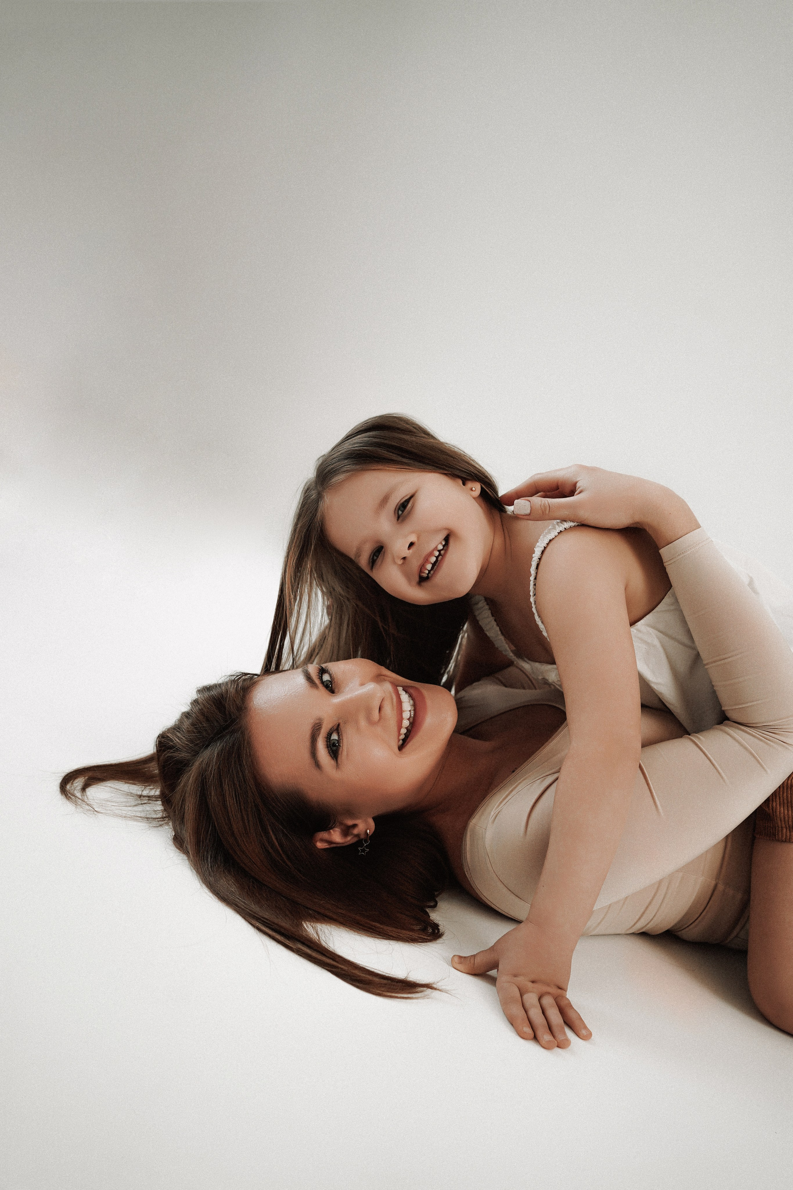 Семейная фотосессия в фотостудии. Фотограф Ростов-на-Дону. Свадебный фотограф в Ростове-на-Дону. Таинство Крещения и Венчания, семейные фотосессии. Алёна Чёботова