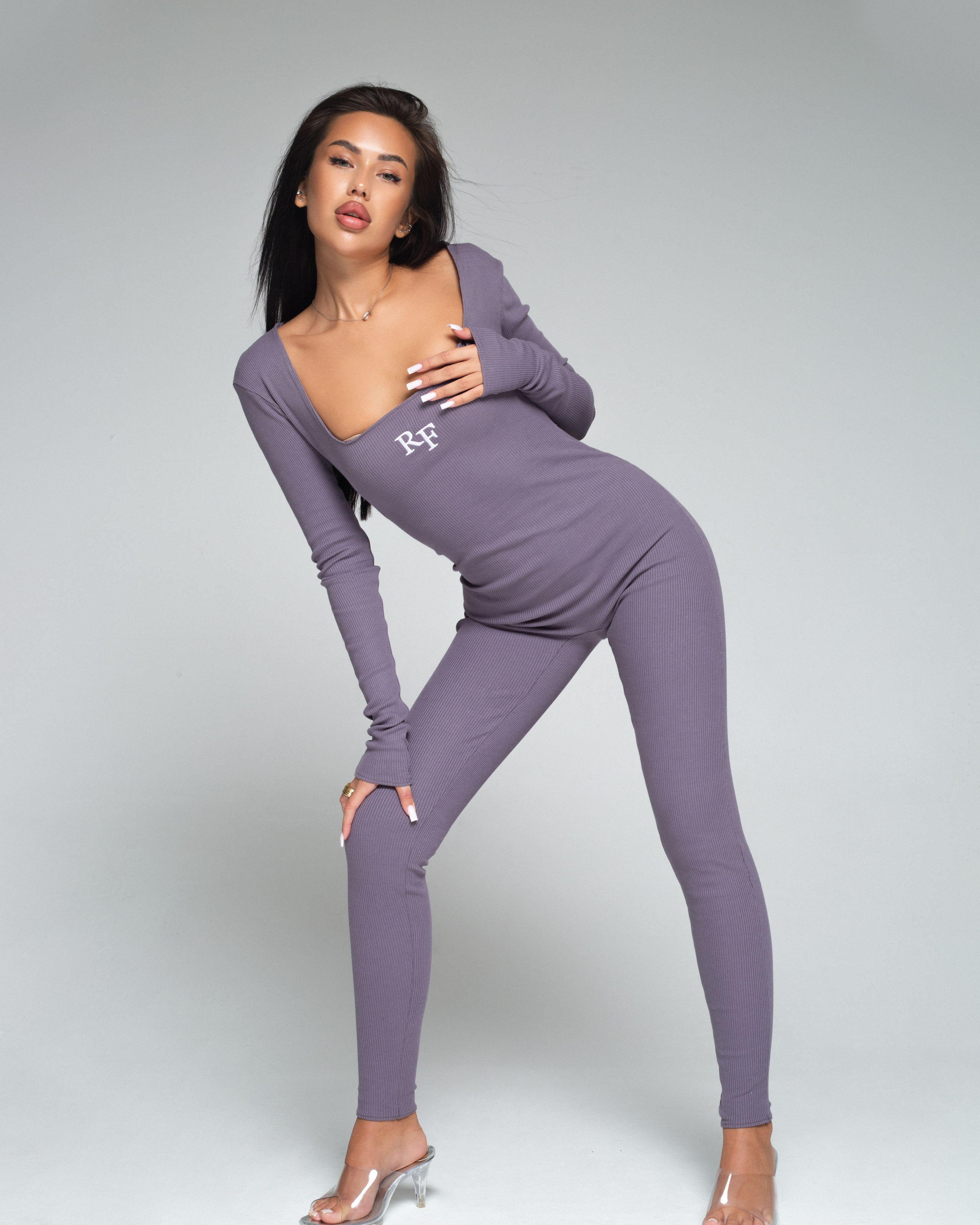 КАТАЛОГ | серый фон. RUNA production — стильные съемки для брендов