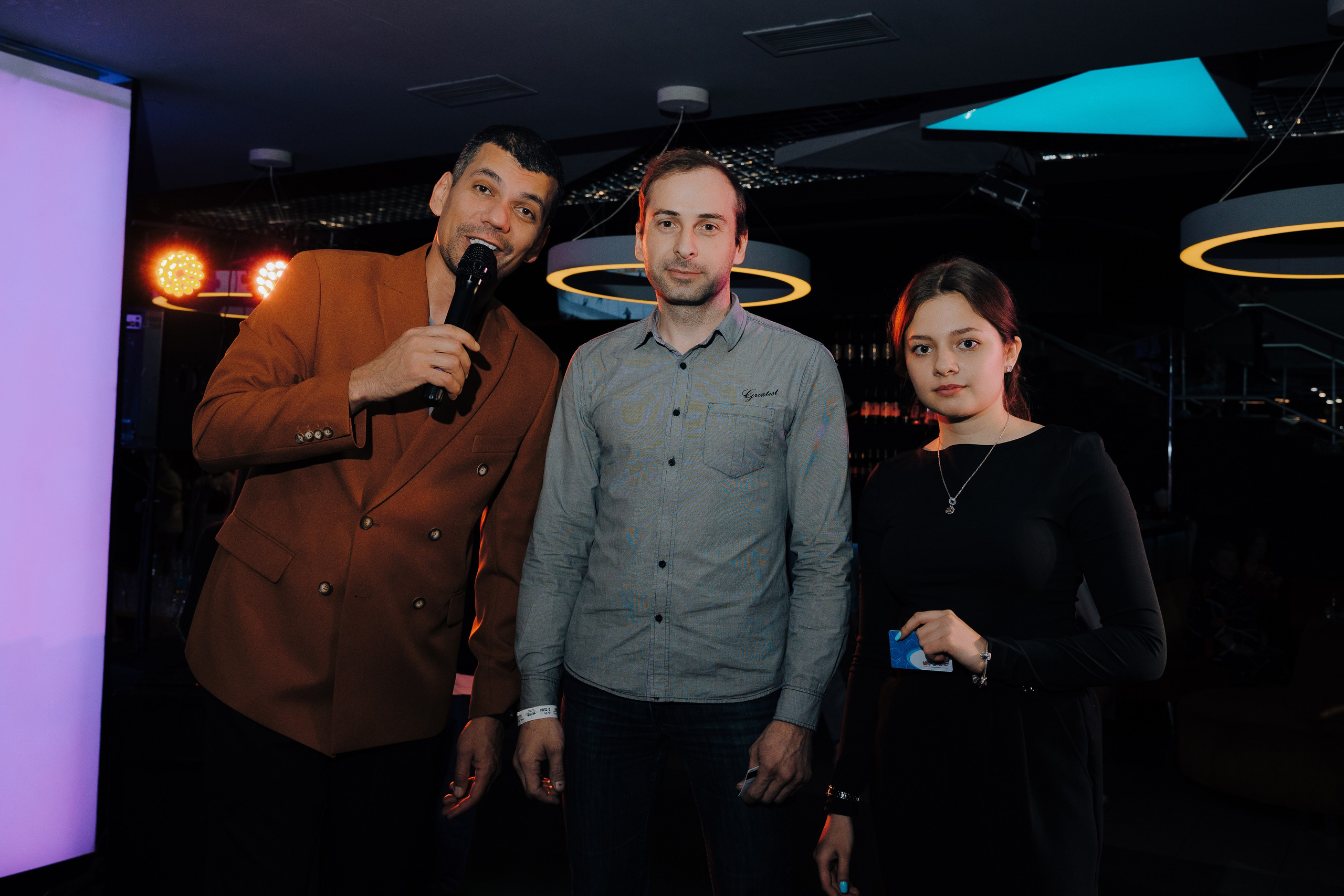 20 ЛЕТ МЕГАПОЛИС ЧЕЛЯБИНСК ХЕДЛАЙНЕР ЕЛКА. Репортажный фотограф Зуев Роман г. Челябинск