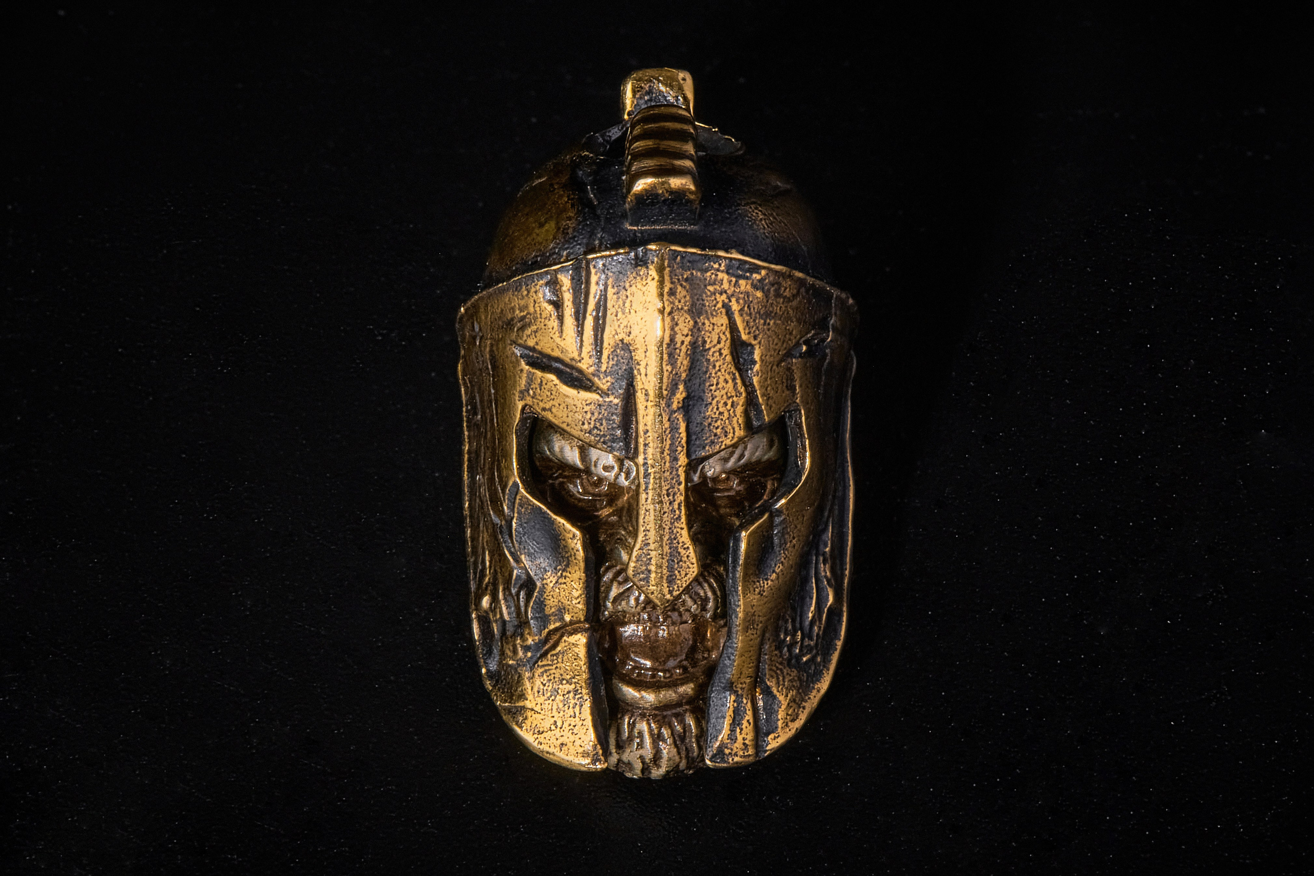 Мужская бижутерия на чёрном фоне. Фотограф Яковлев Роман — Красноярск