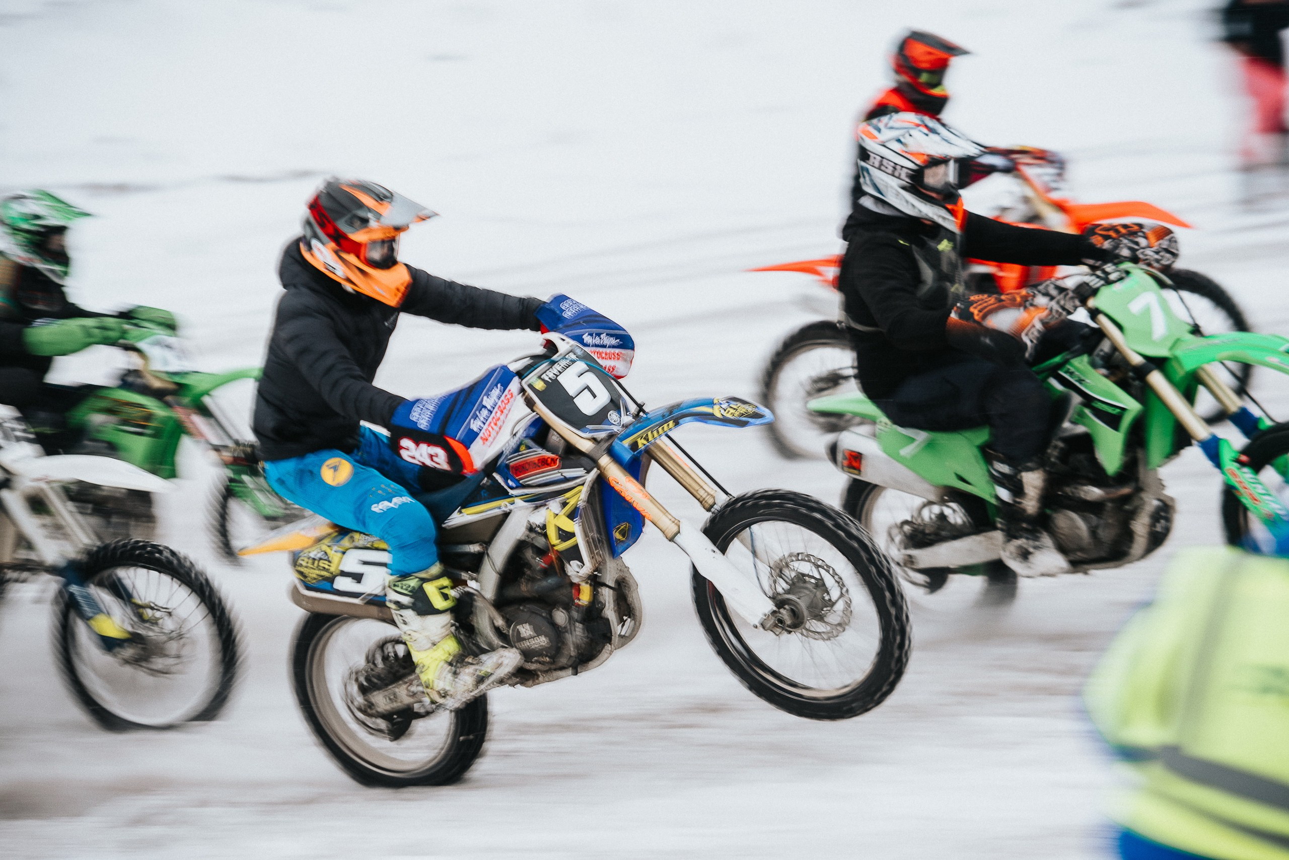 29.12.2024 — Праздничная тренировка на мотоциклетной трассе Люскус. Репортажный фотограф в Кемерово