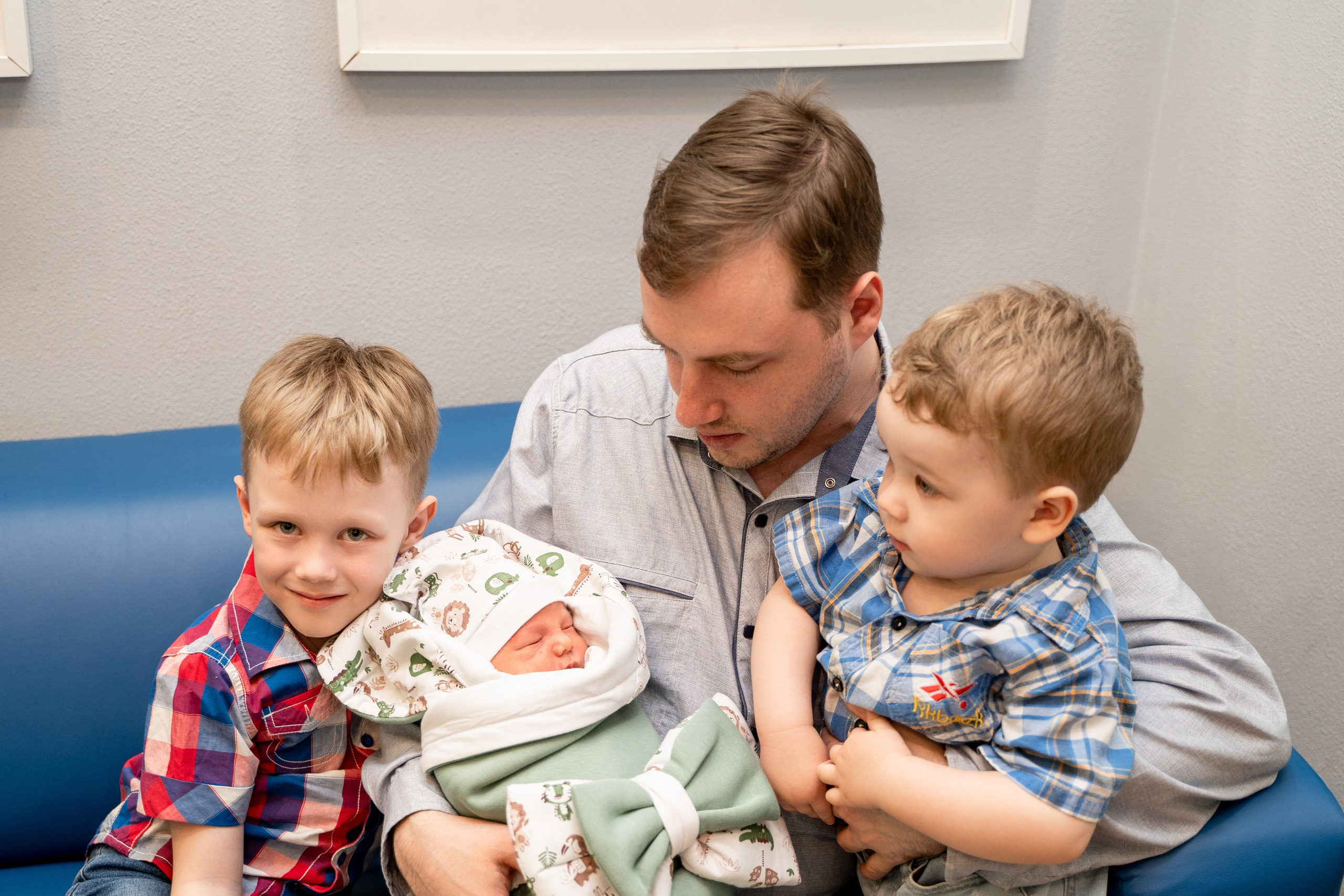 Фото выписки — заказать фотографа на выписку из роддома в Москве. Фотографы на роды в Москве. Фото и видео родов. Фотопроект «Продолжение рода»