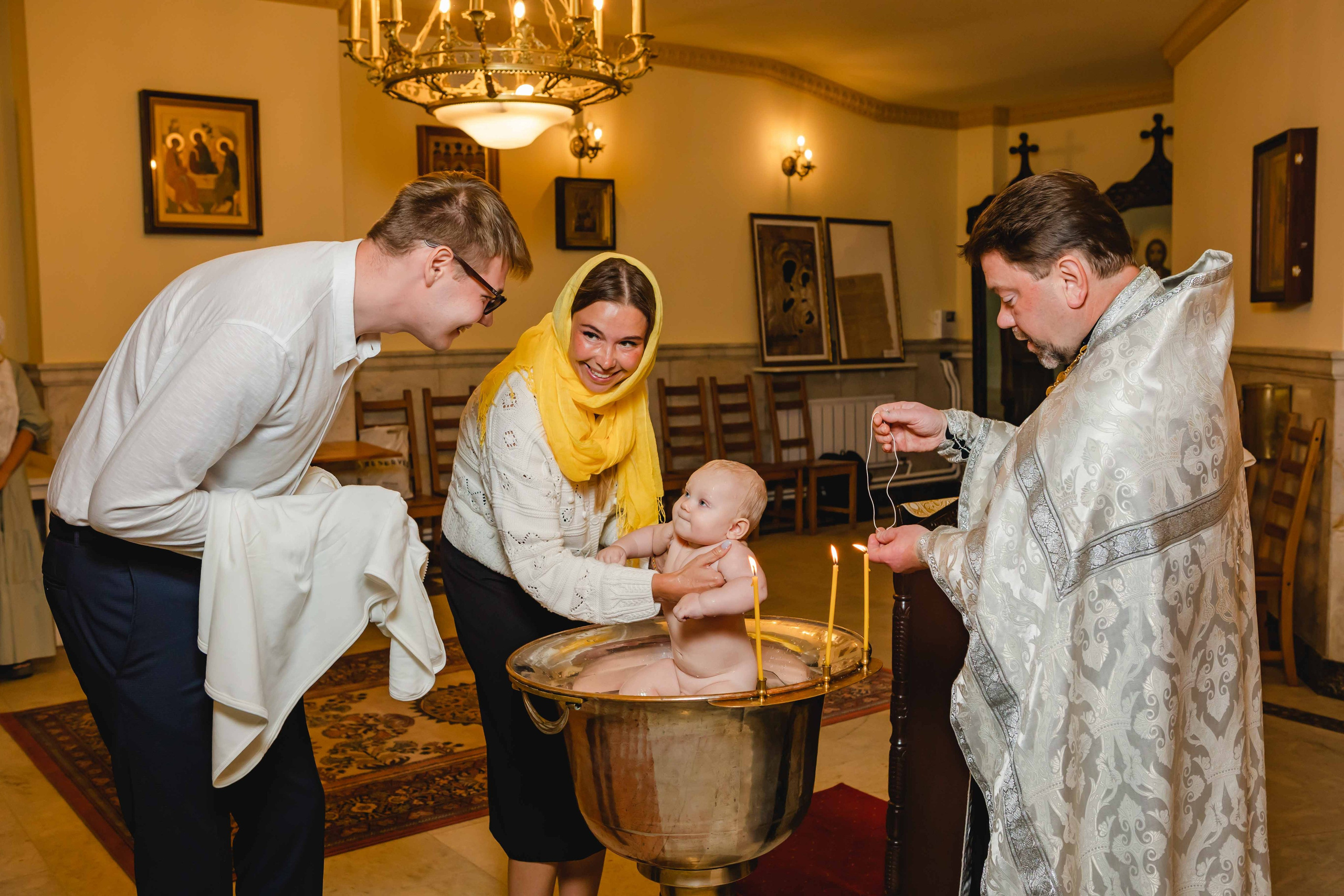 Таинство Крещения. Сайт с красивыми фотографиями и людьми