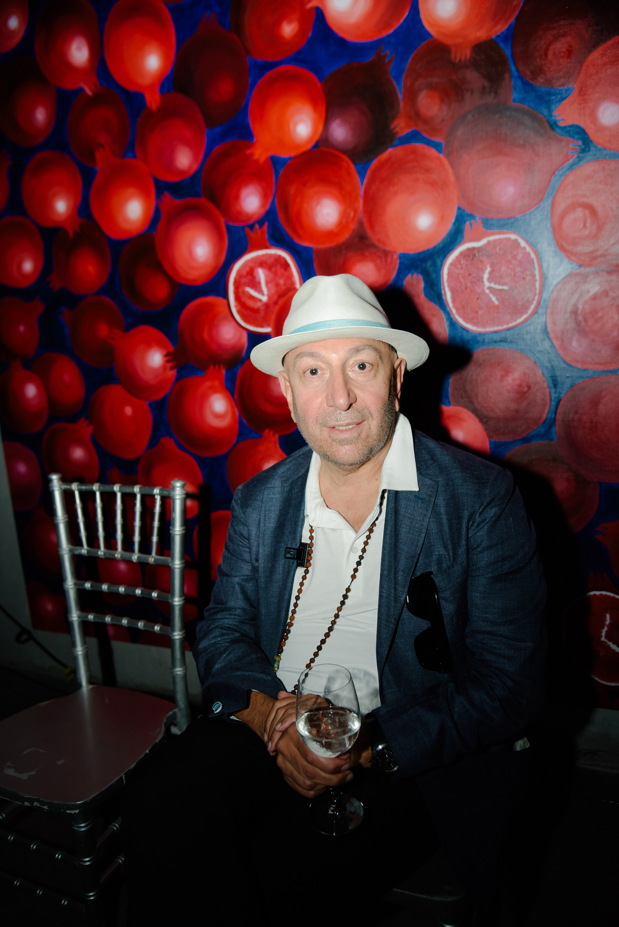 Александр Дильбази Игра взглядов в гранатовом саду. Фотограф Лола Волна, город Москва