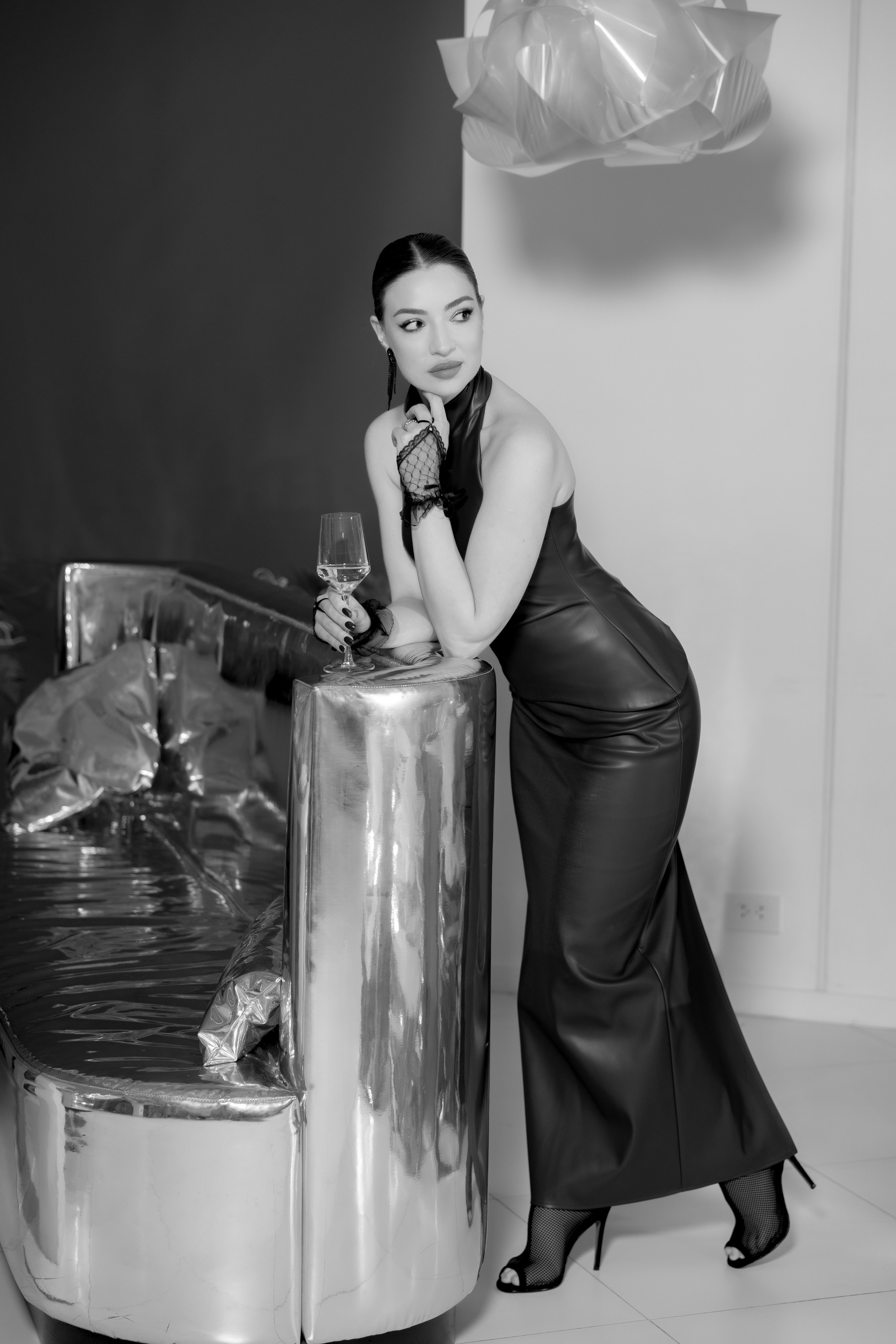 Черное и белое. Профессиональный фотограф и видеооператор