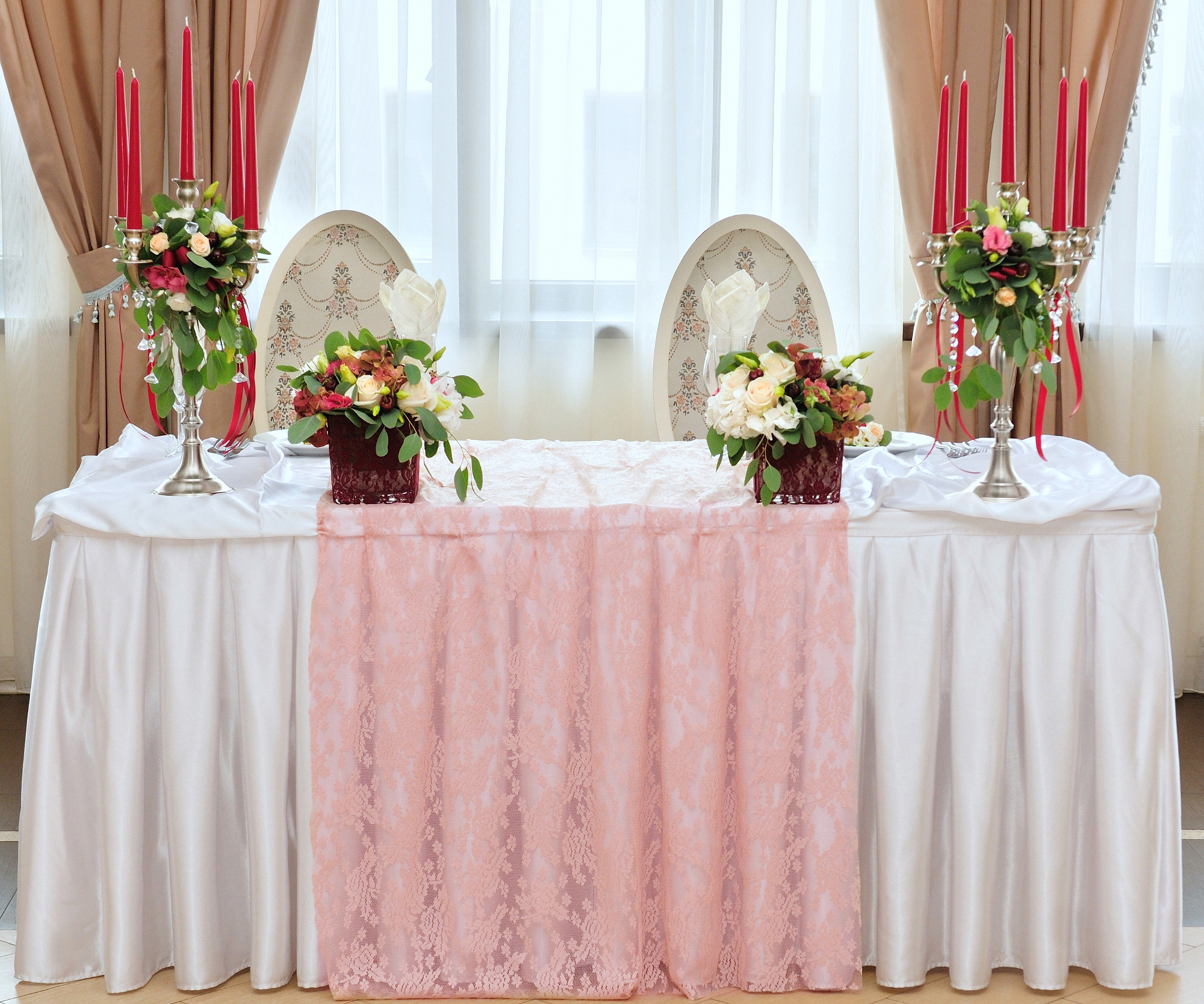 Стол молодоженов