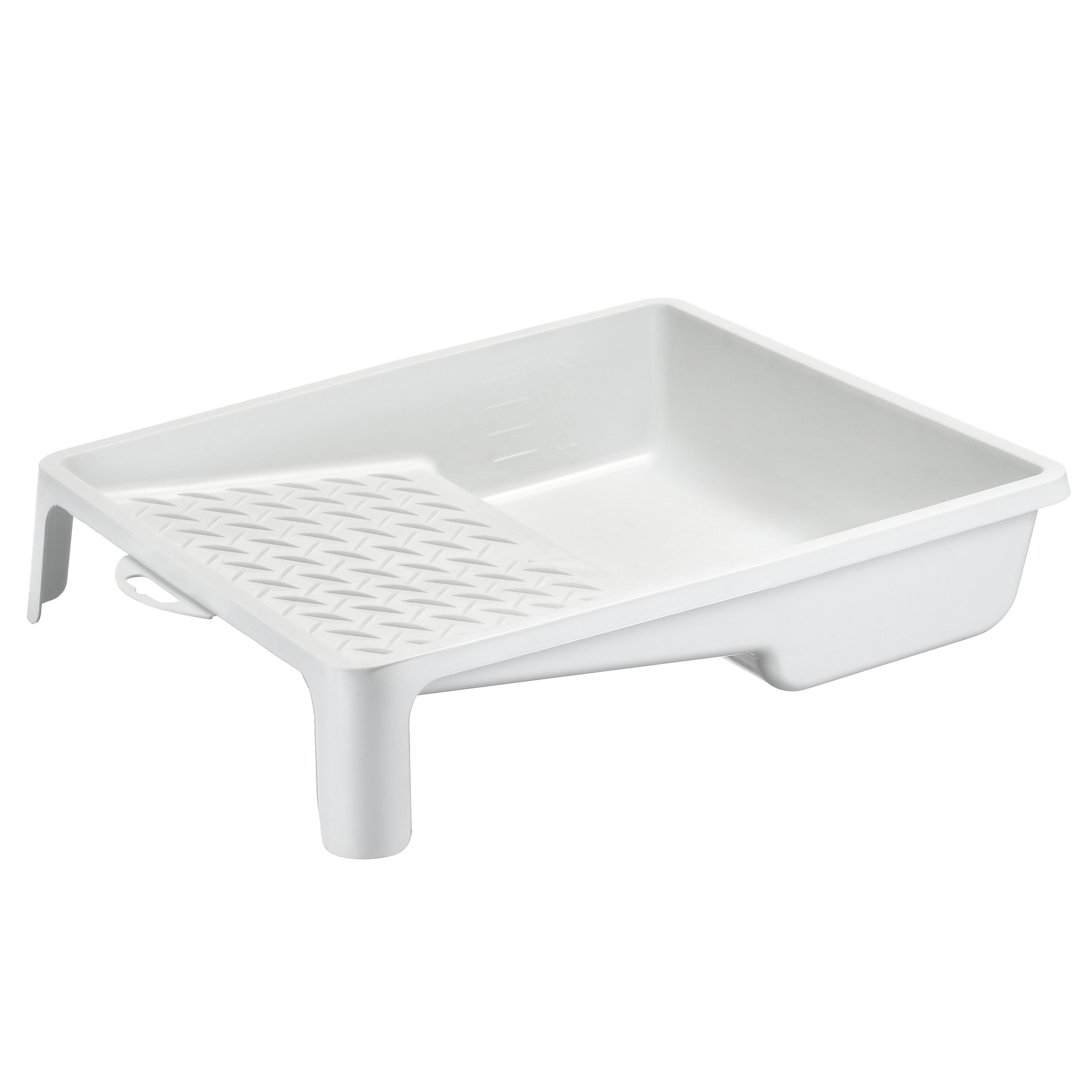 строительный инструмент на белом фоне