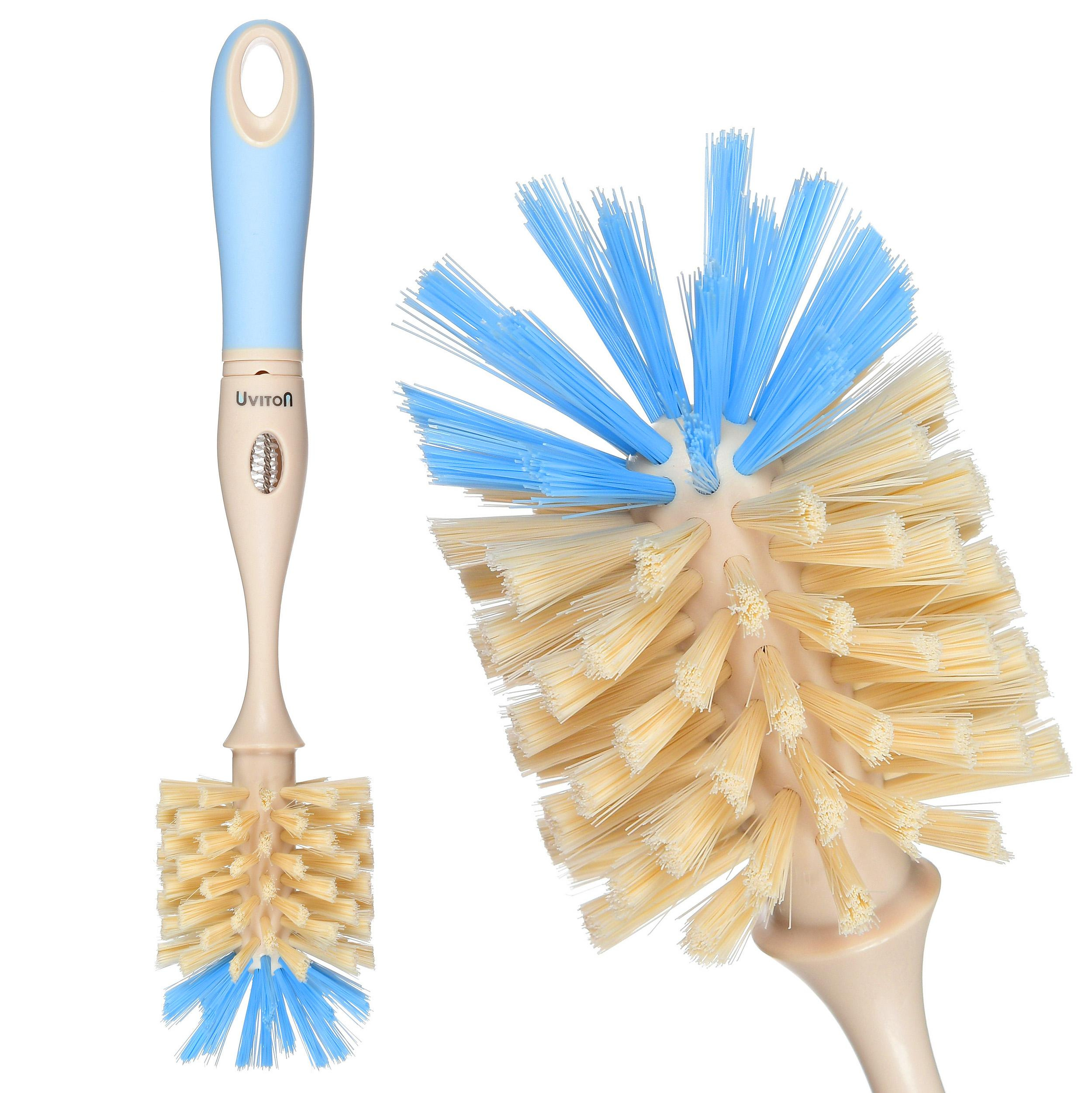 Голубой бежевый ёршик для мытья бутылочек без упаковки на белом фоне.