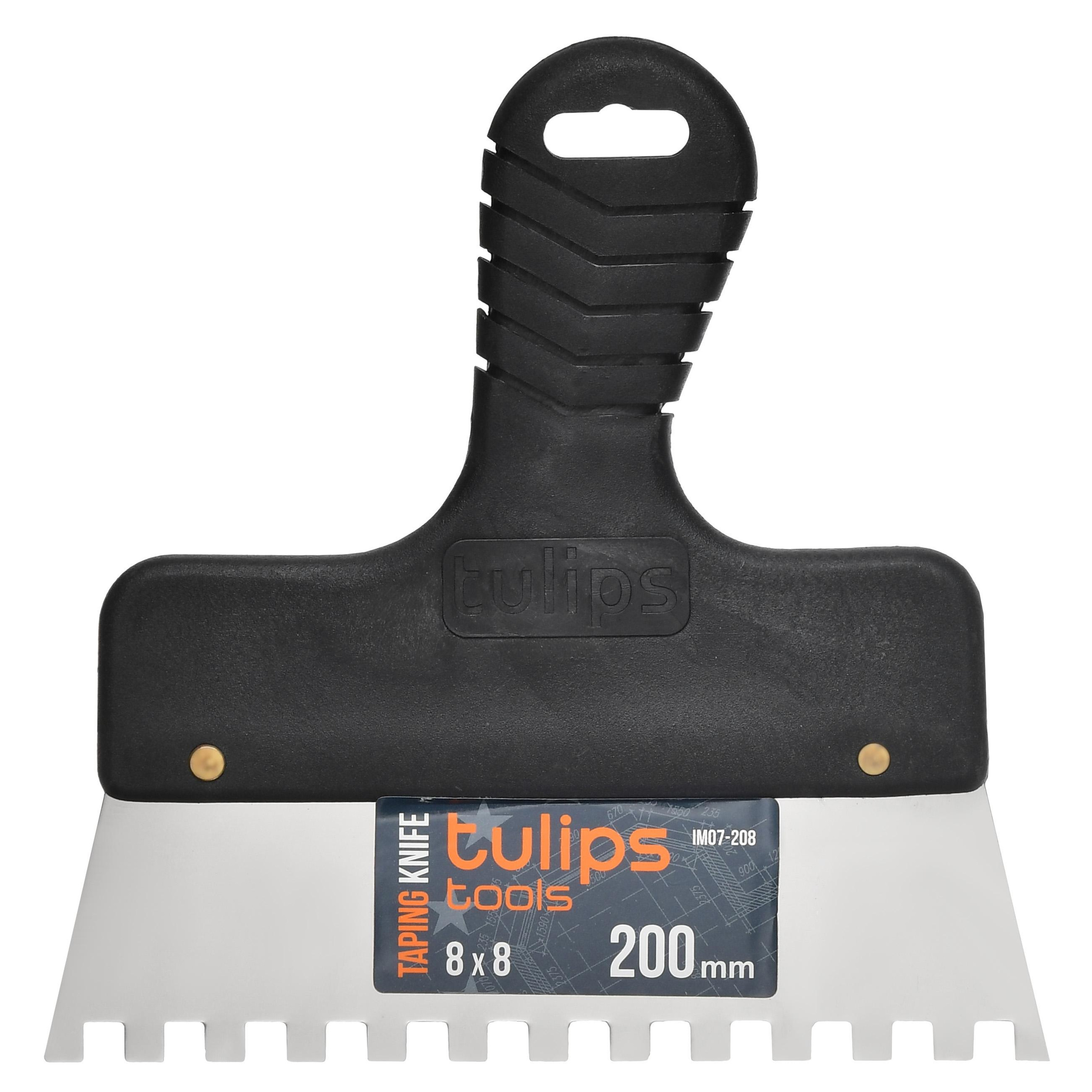 металлический шпатель с чёрной ручкой на белом фоне