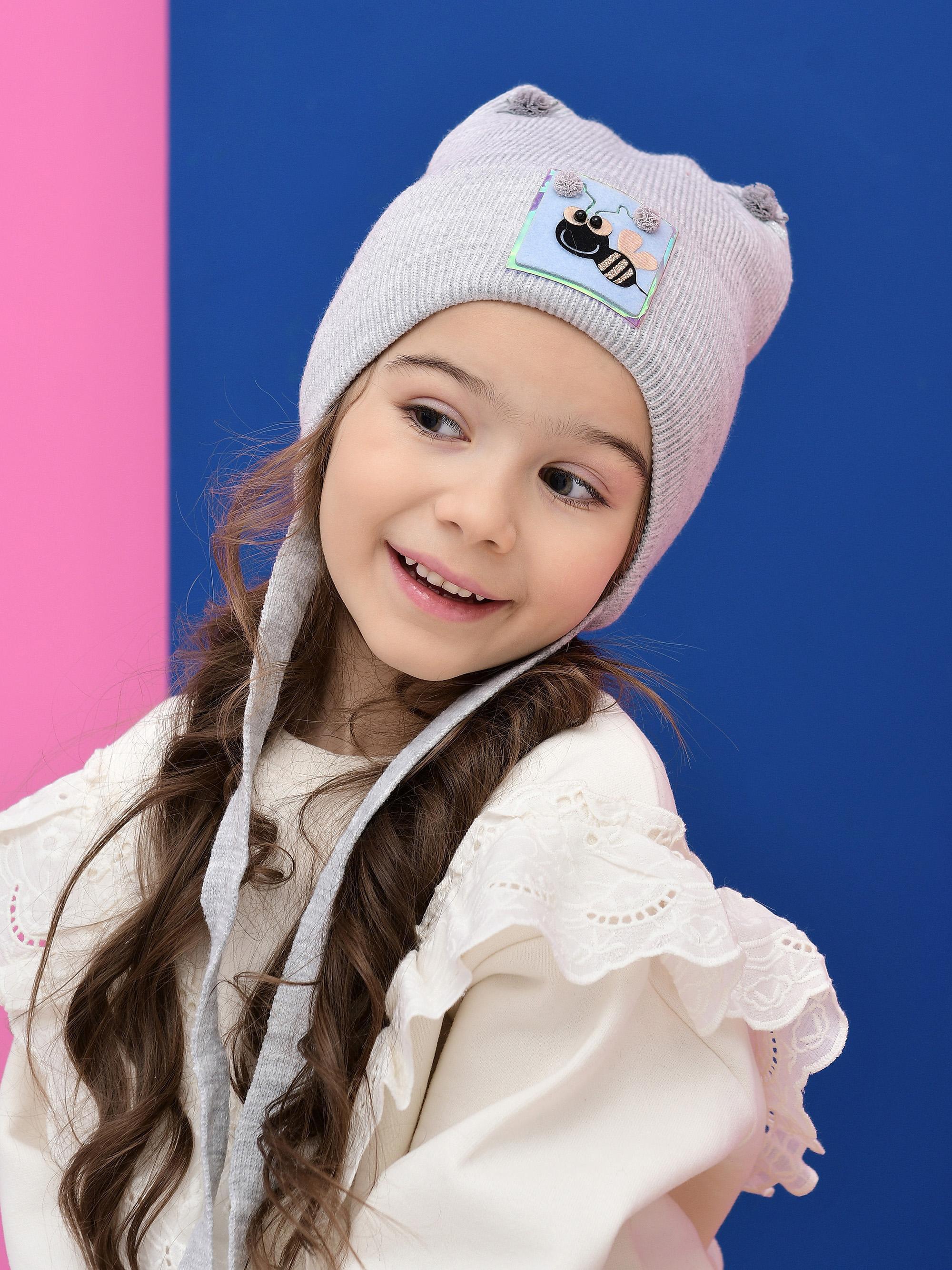 Съёмка детских шапок в фотостудии на цветном фоне для Озон.