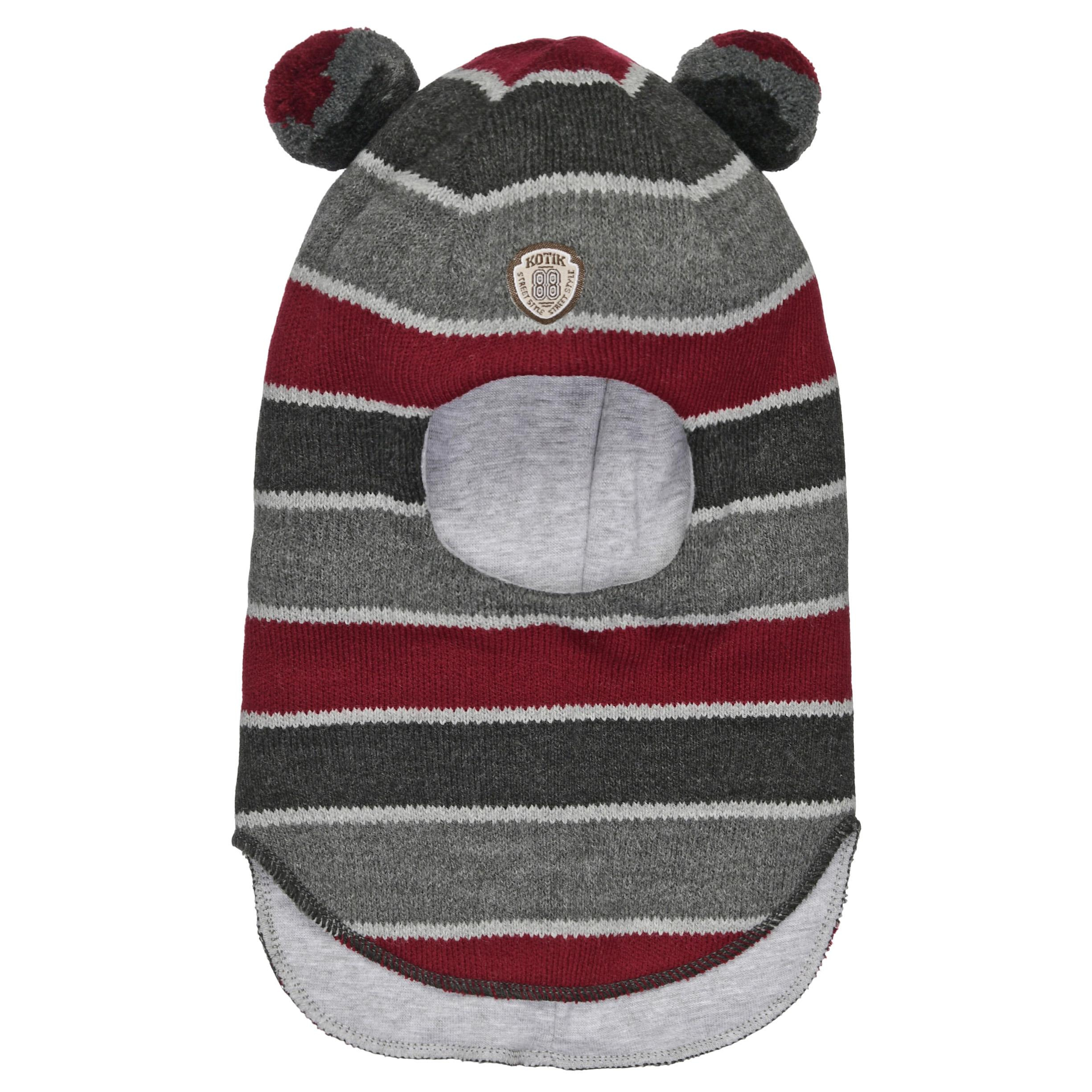 Детская шапка шлем на белом фоне.