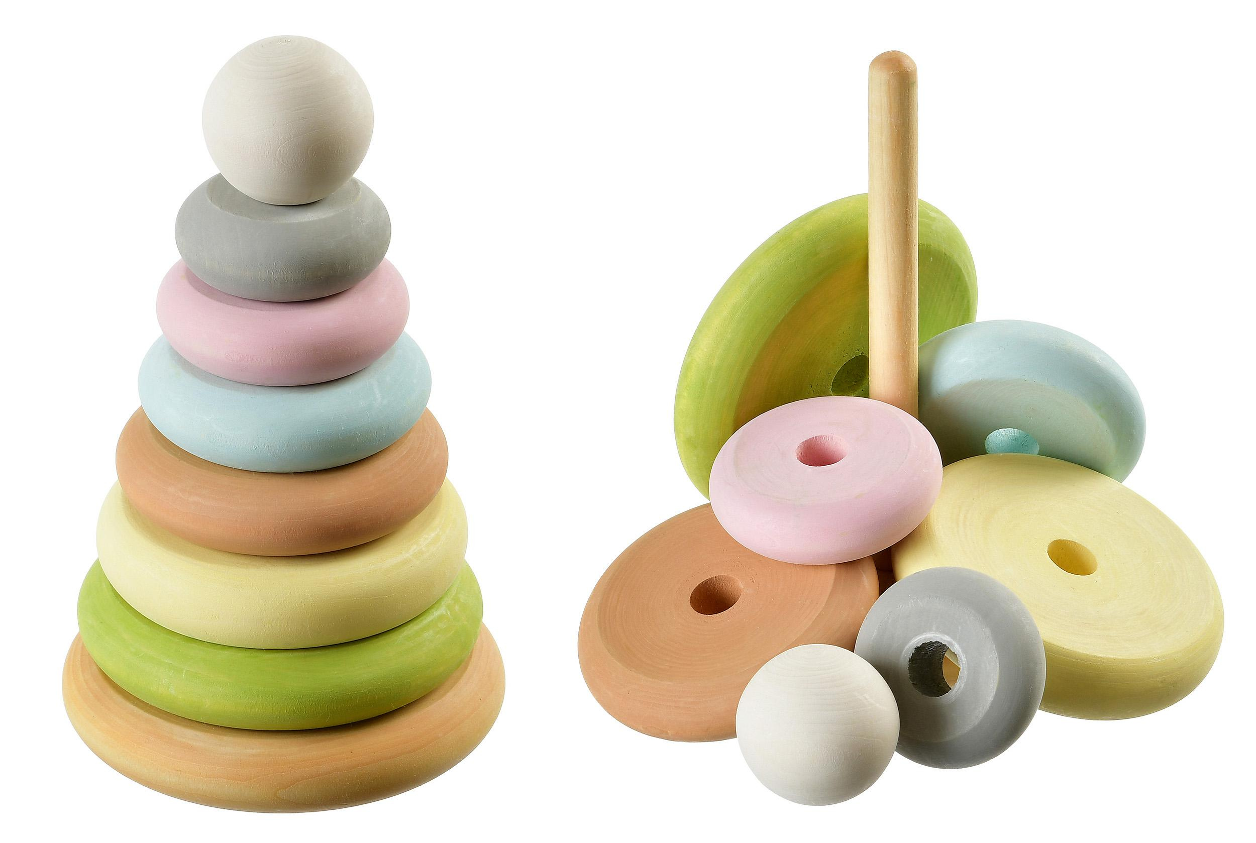 Детская пирамидка в нежных пастельных тонах в собранном и разобранном виде на белом фоне, деревянные игрушки.