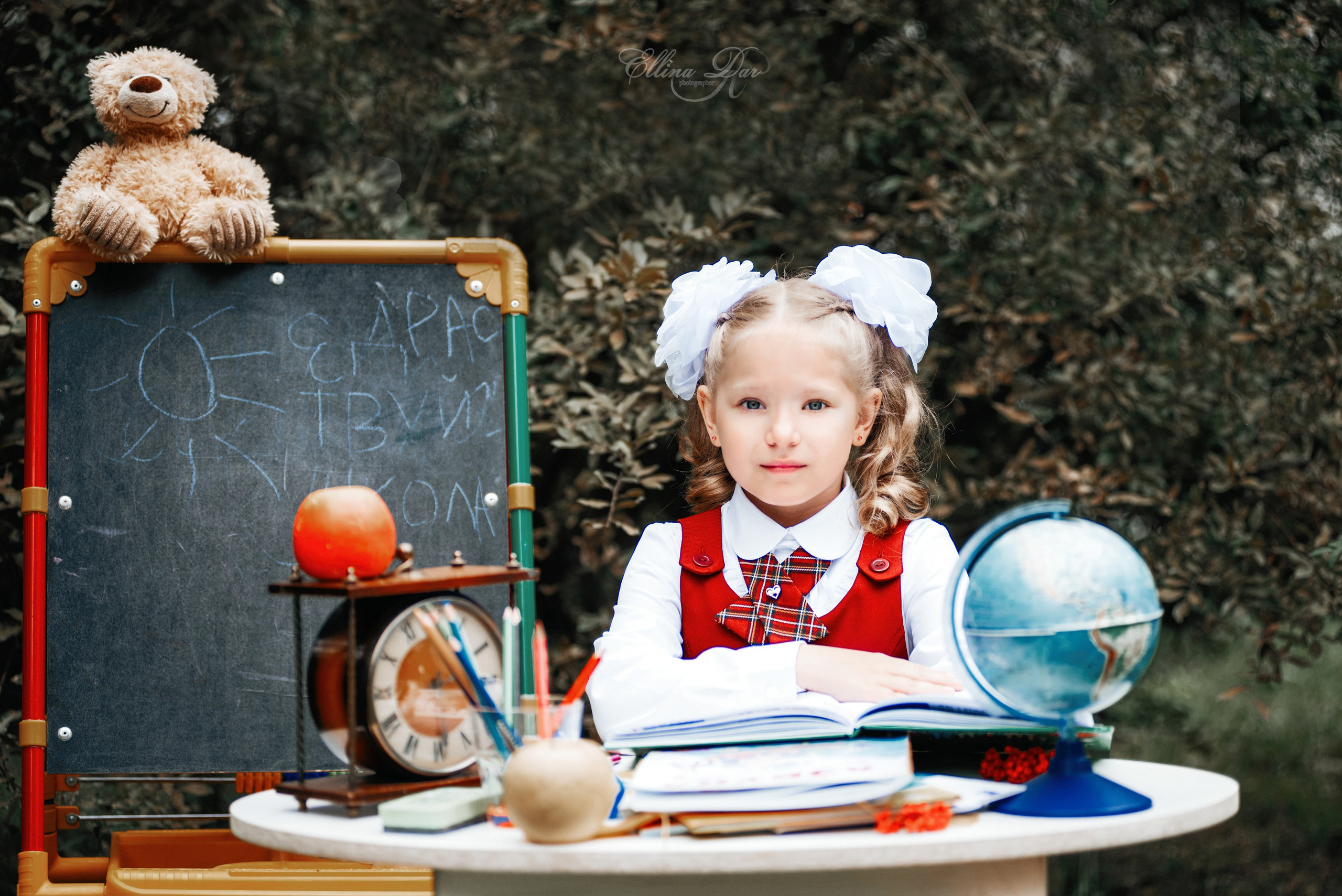 Выпускные школьные альбомы:. Фотограф Эллина Дар г. Улан-Удэ