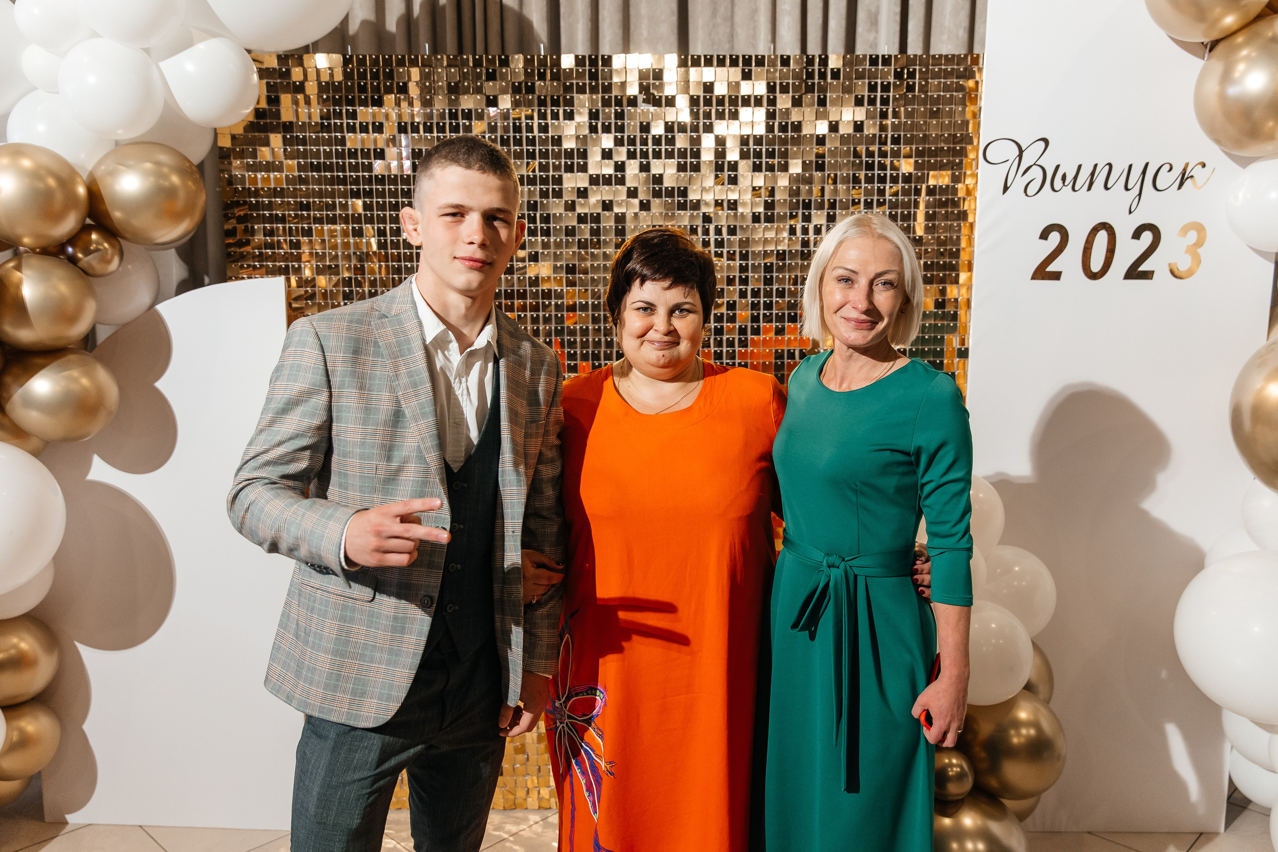 2023-06-23 Выпускной МБОУ СОШ № 10. Фотограф в Красноярске