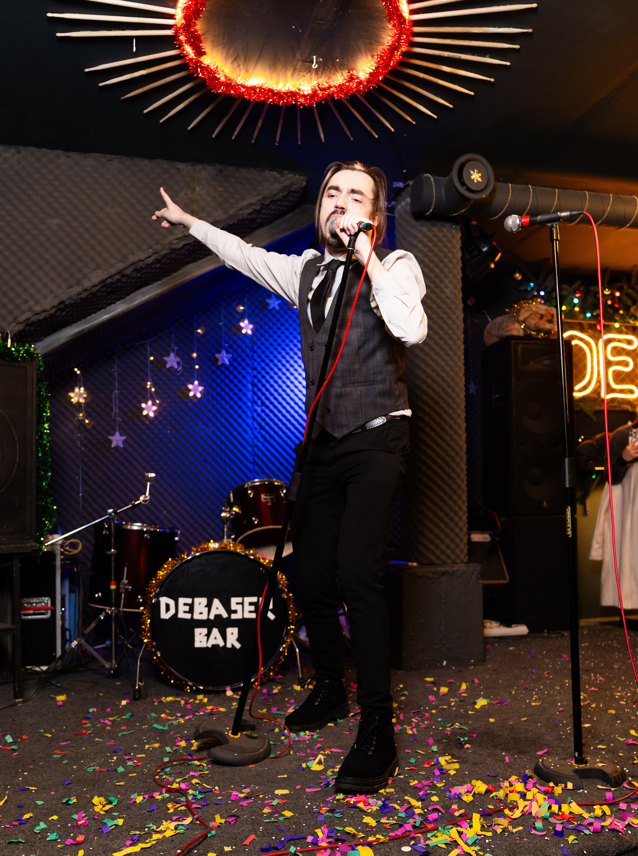 Новый год 2026. Новогодняя ночь 2026 в баре Дебошир (Debaser). Репортажный, street и urban фотограф в Санкт-Петербурге Мальцев Евгений