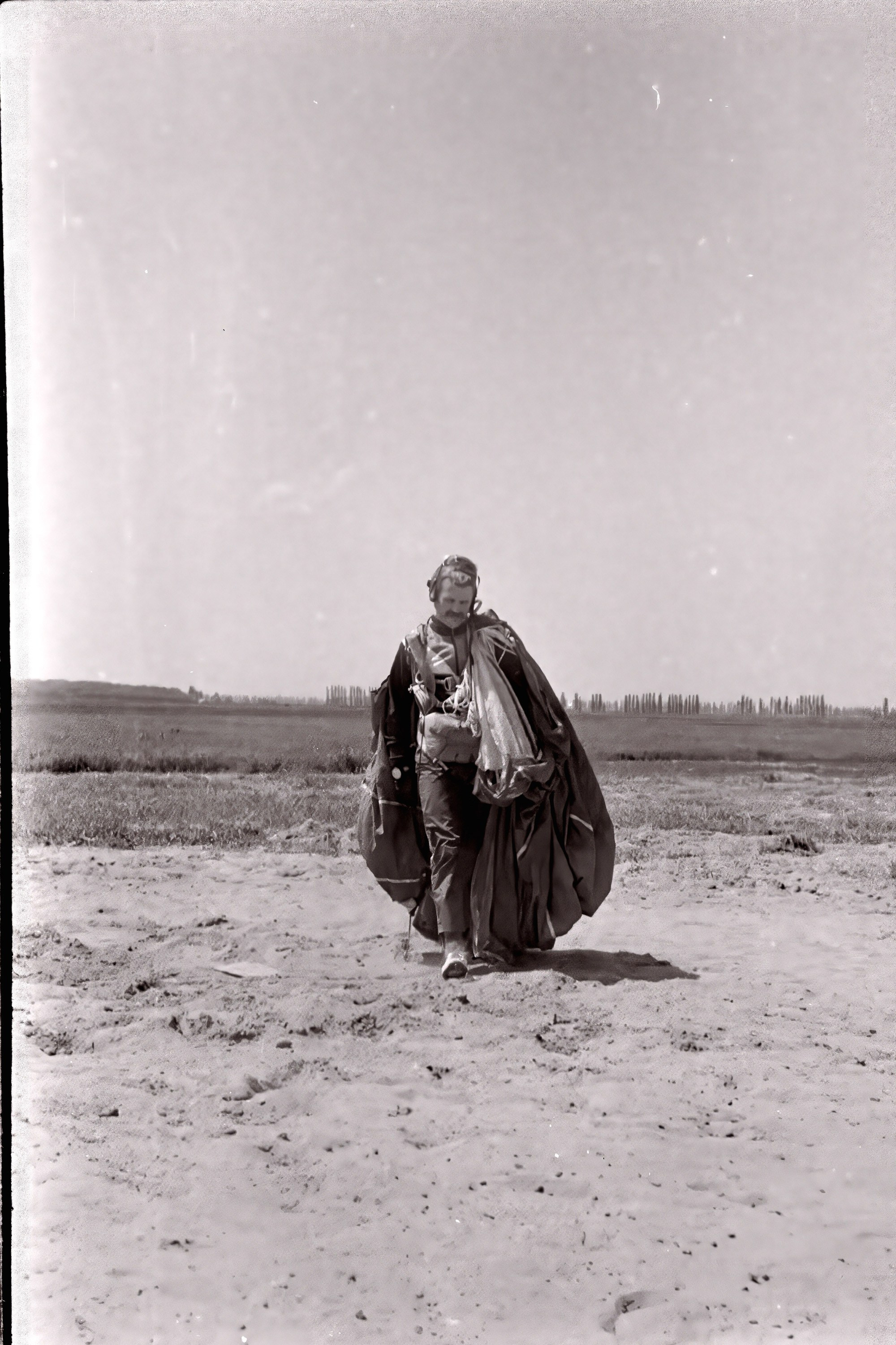 Парашютные сборы 1990 год съемка на ч/б пленку оцифровка 2024 год. Профессиональная фотосъемка. Ростов-на-Дону