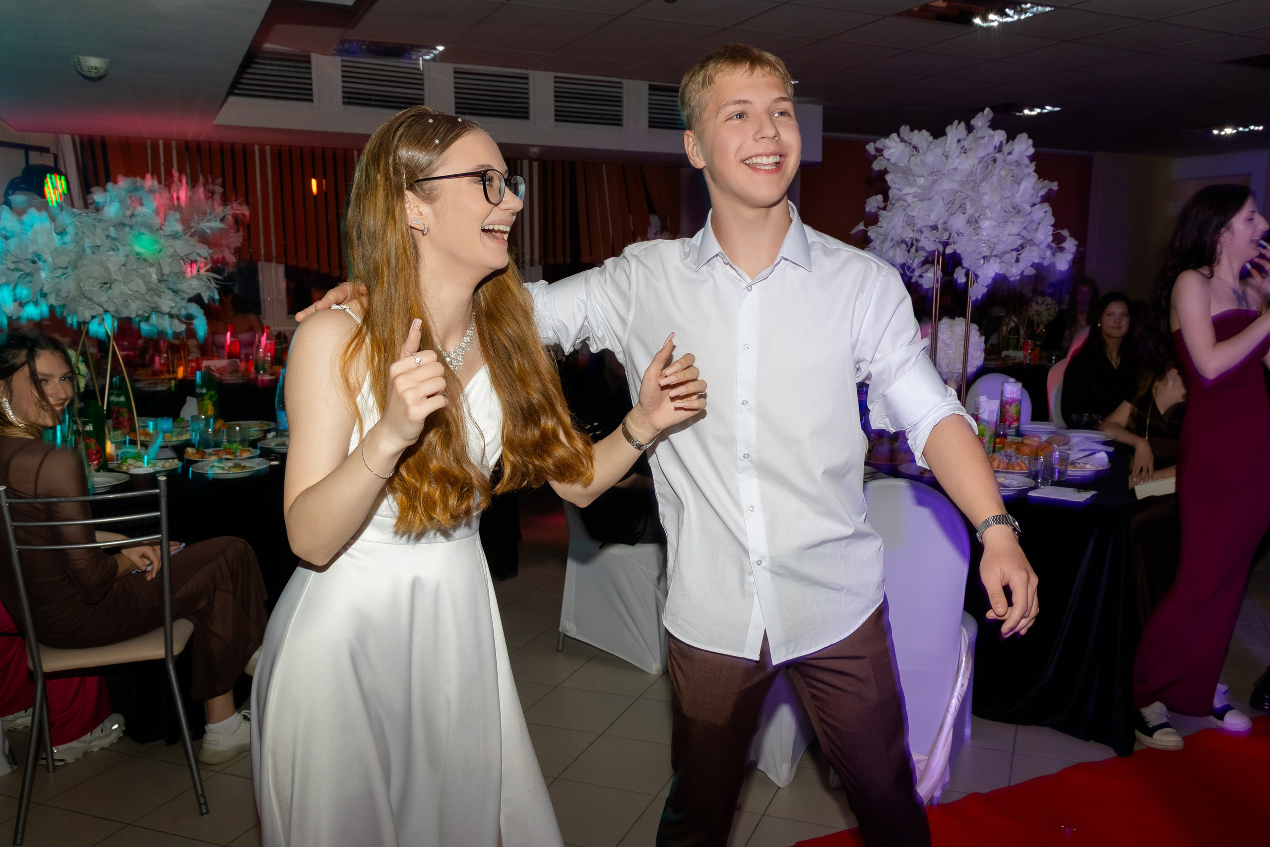 Школьный выпускной 2025 год в Минске, Беларуси. Свадебный фотограф в Минске/Беларуси Сергей Спиридонов