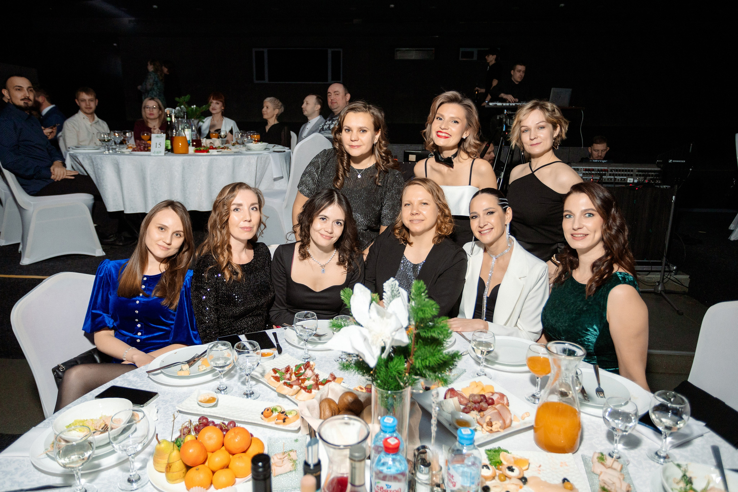 РЕПОРТАЖ: НОВЫЙ ГОД В ДК МЕТАЛЛУРГ. Профессиональный фотограф в Ижевске Леша Петров