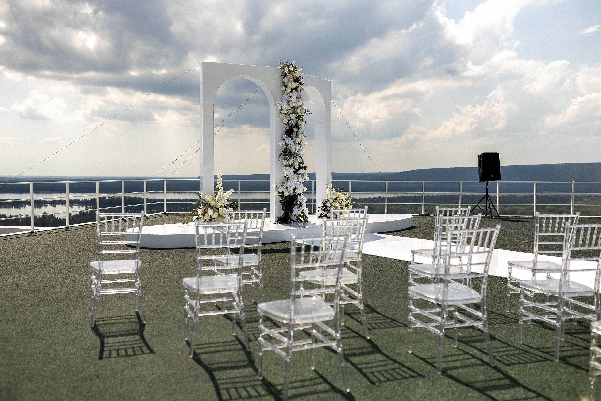 Что лучше: ЗАГС или выездная церемония в Самаре?