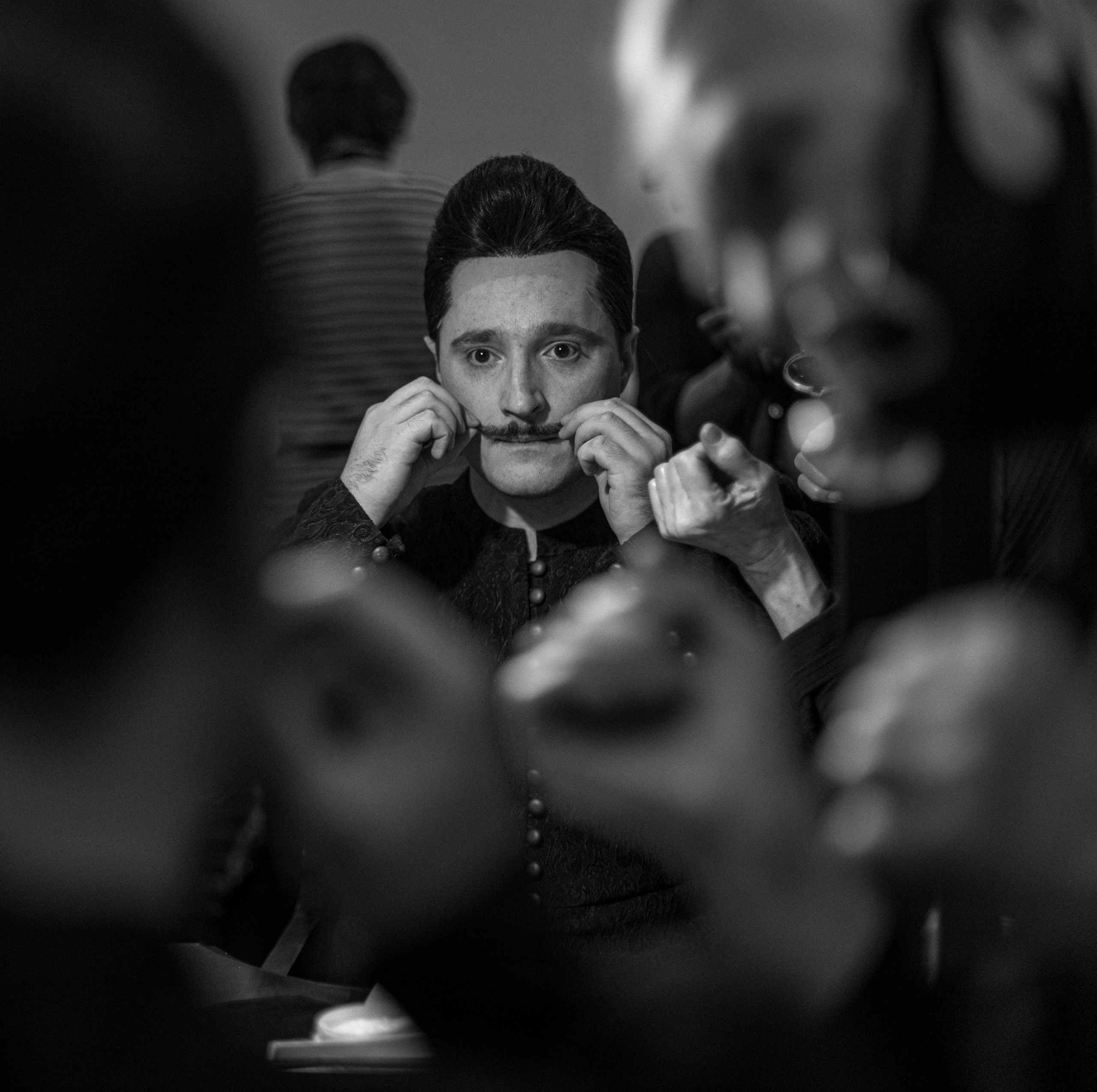 Закулисье спектакля «Сирано де Бержерак» в Александринском театре. Портретный фотограф в Санкт-Петербурге Оксана Ивлева