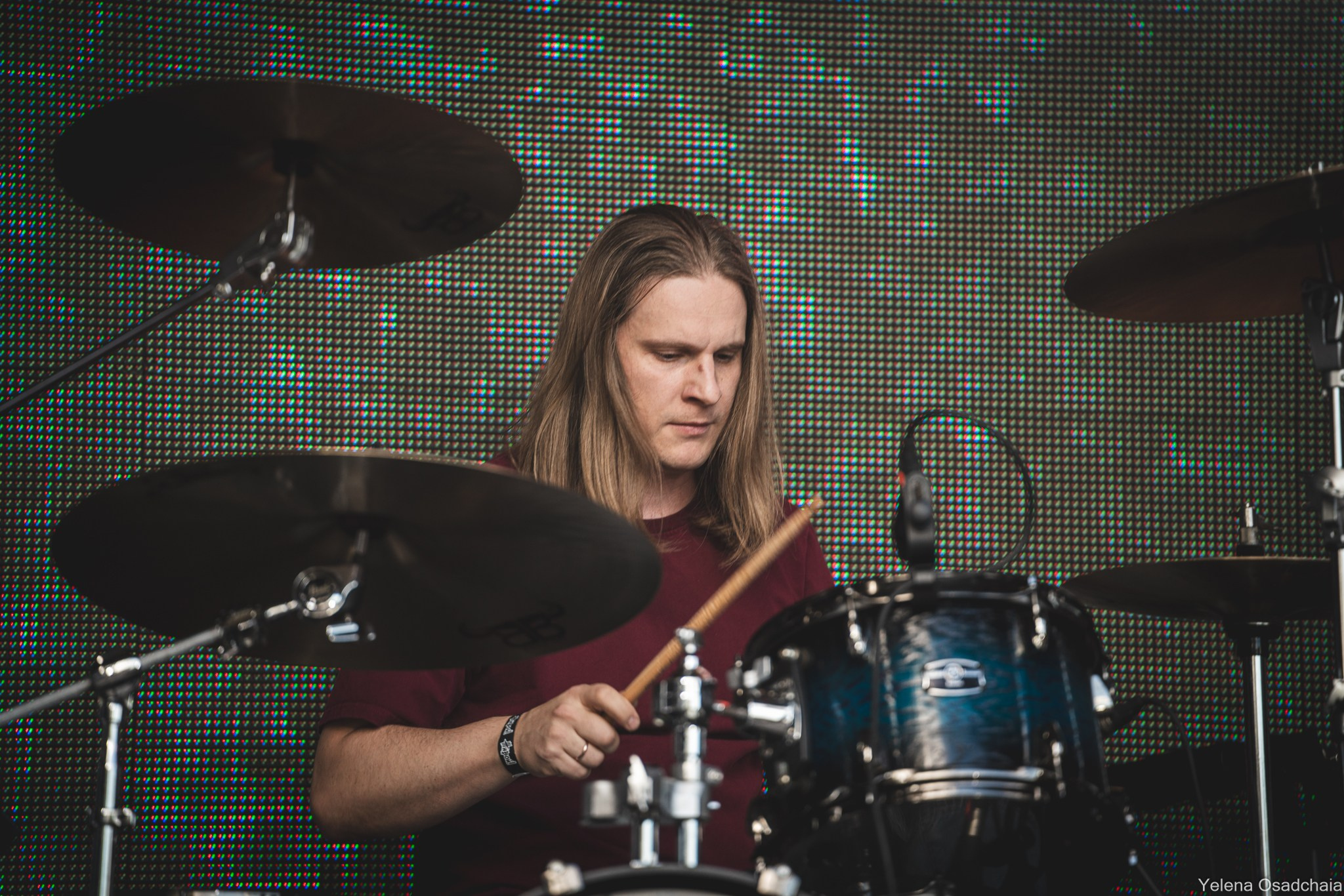 Живой 2025 — День 1. Елена Осадчая — фотографирую музыку на сцене и в жизни