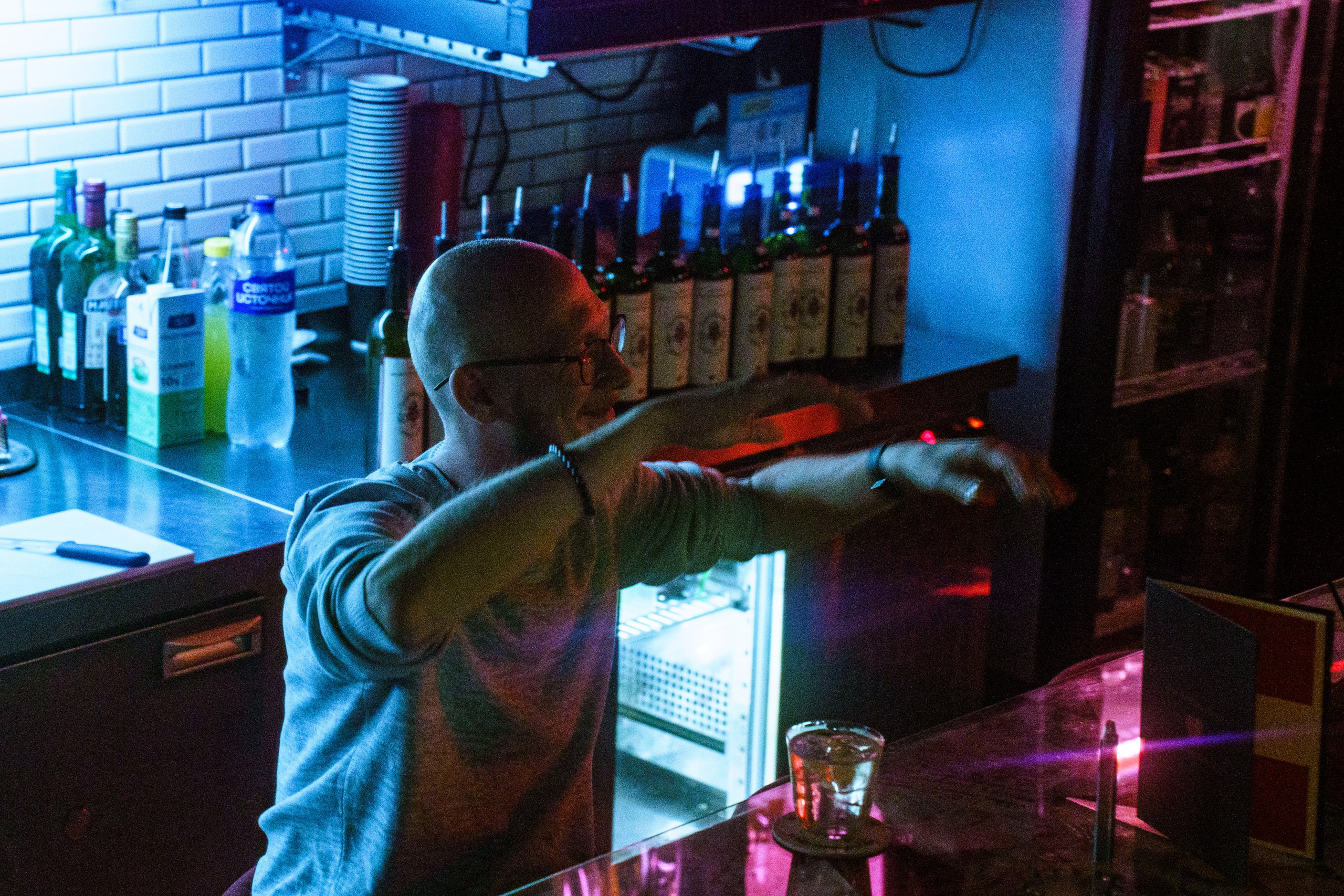 Из Сибири с любовью. Бар разбитых сердец. Концертный и репортажный фотограф в Санкт-Петербурге Слава Пахомов