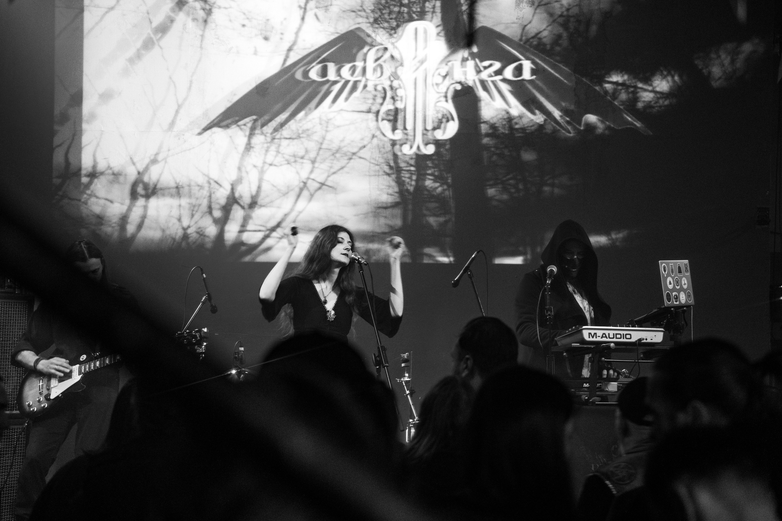 Inside the Rain|Ласточка. Концертный и репортажный фотограф в Санкт-Петербурге Слава Пахомов