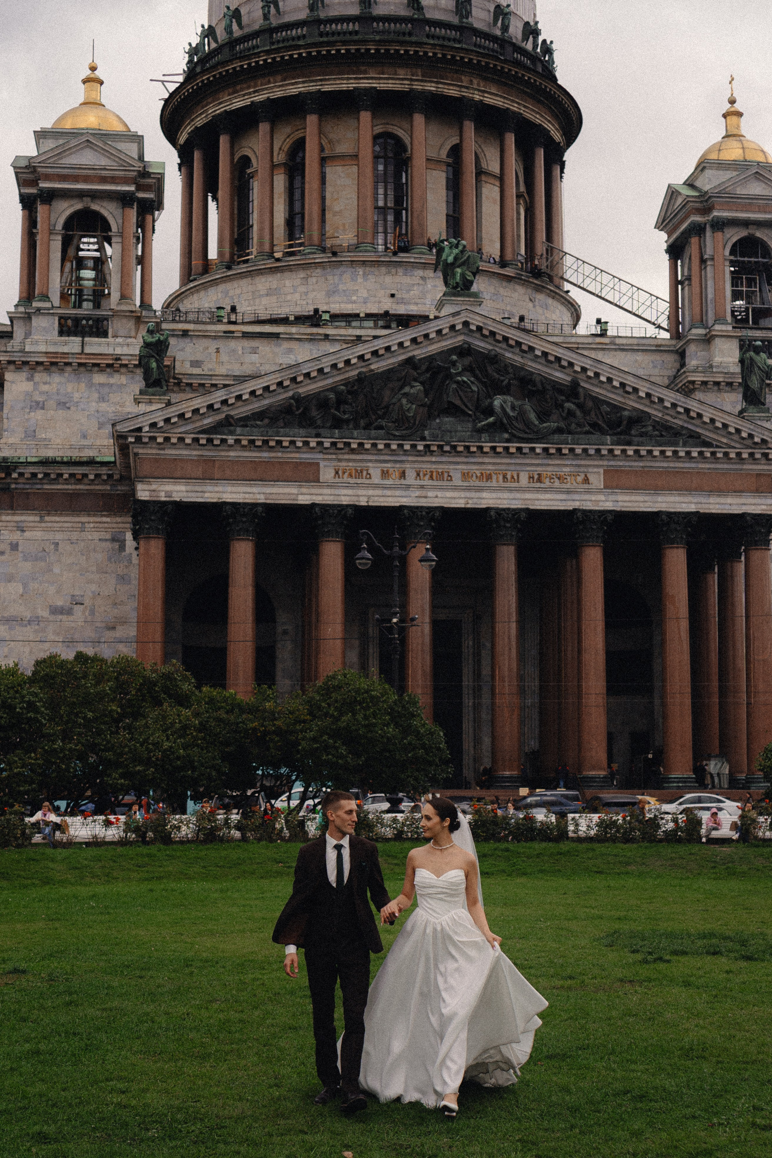СВАДЕБНАЯ ПРОГУЛКА В САНТК-ПЕТЕРБУРГЕ (ИСАКИЕВСКИЙ СОБОР, ЗИМНЯЯ КАНАВКА, ЭРМИТАЖ И БОЛЬШАЯ МОРСКАЯ УЛИЦА). Профессиональный фотограф, Санкт-Петербург — Виктория Богомолова