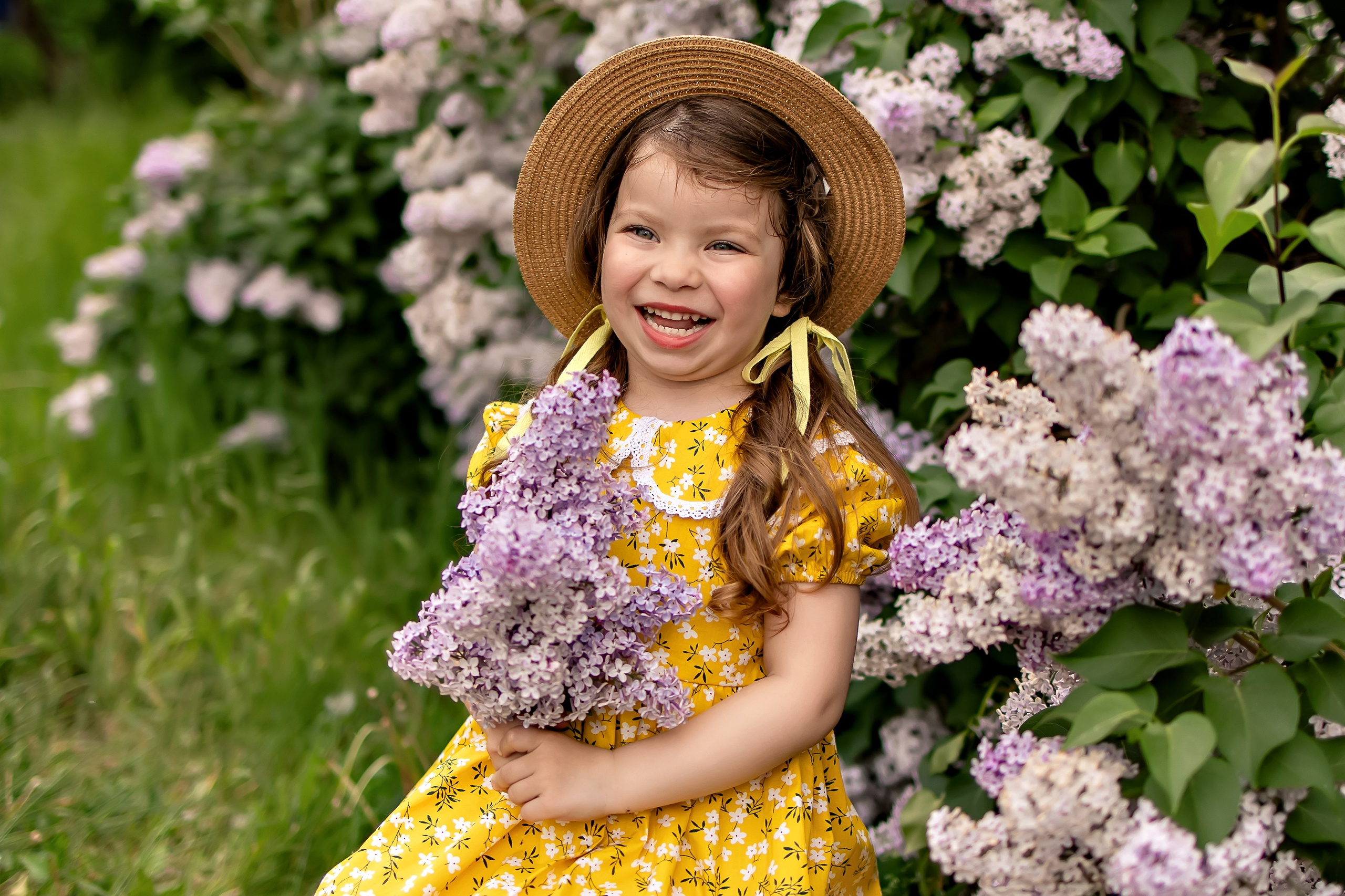 Анюта в сирени. Семейный и детский фотограф Оля в Тюмени