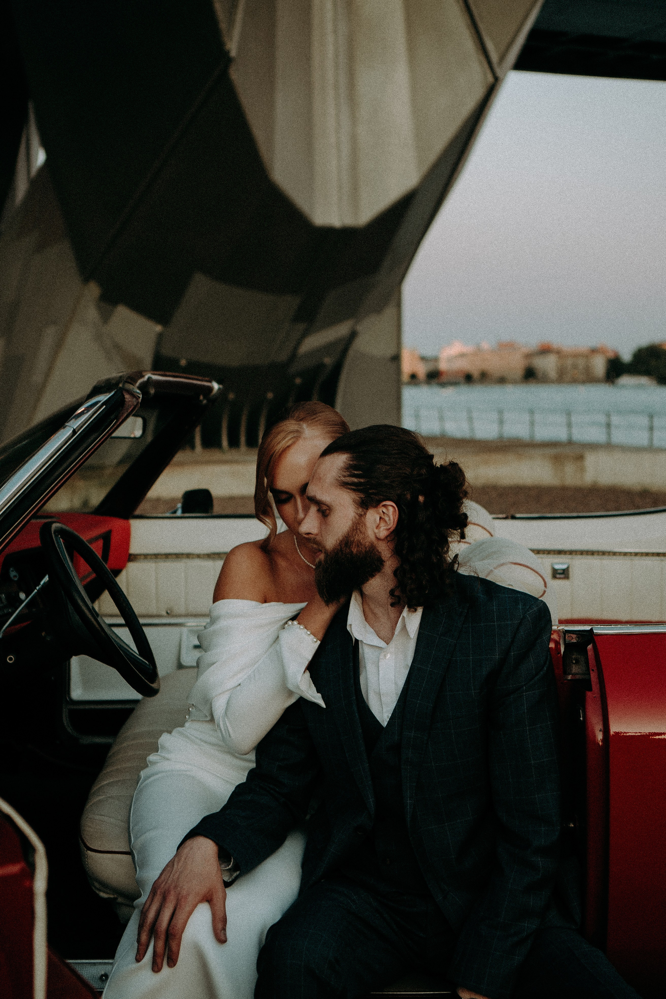 СВАДЕБНАЯ СЬЕМКА ВОЗЛЕ МСОТА БЕТАНКУРА НА КАБРИОЛЕТЕ. Профессиональный фотограф, Санкт-Петербург — Виктория Богомолова