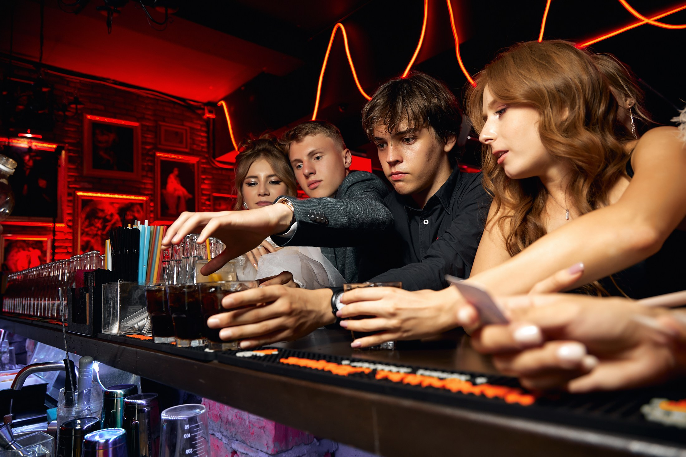 Фотограф на выпускной. Свадебный репортажный и фуд фотограф в Барнауле Гайфулин Виталий