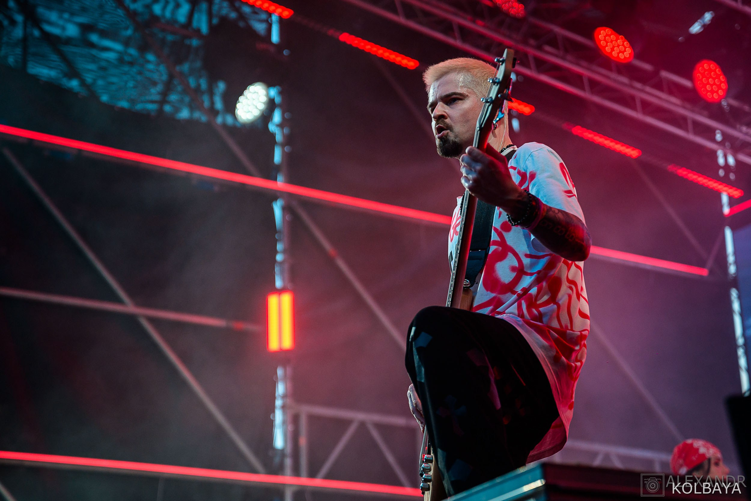 Фоторепортаж с концерта группы СЛОТ на Red Summer 2025. Концертный и театральный репортажный фотограф в Москве Александр Колбая