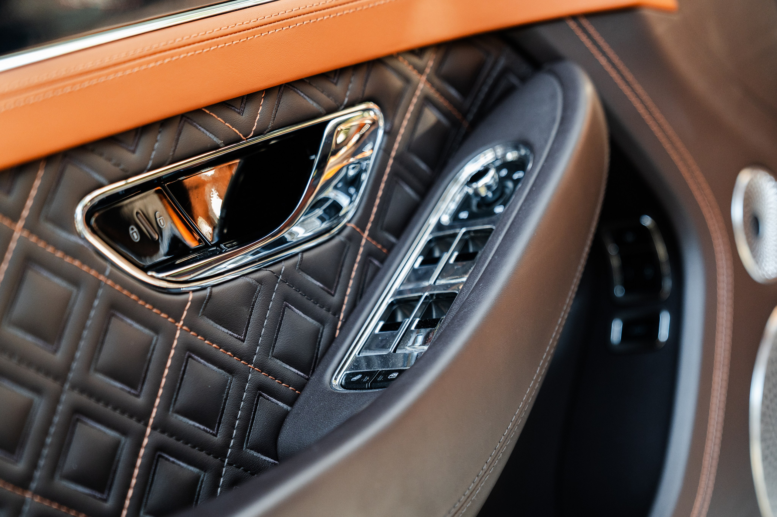 BENTLEY CONTINENTAL. Opasnophoto